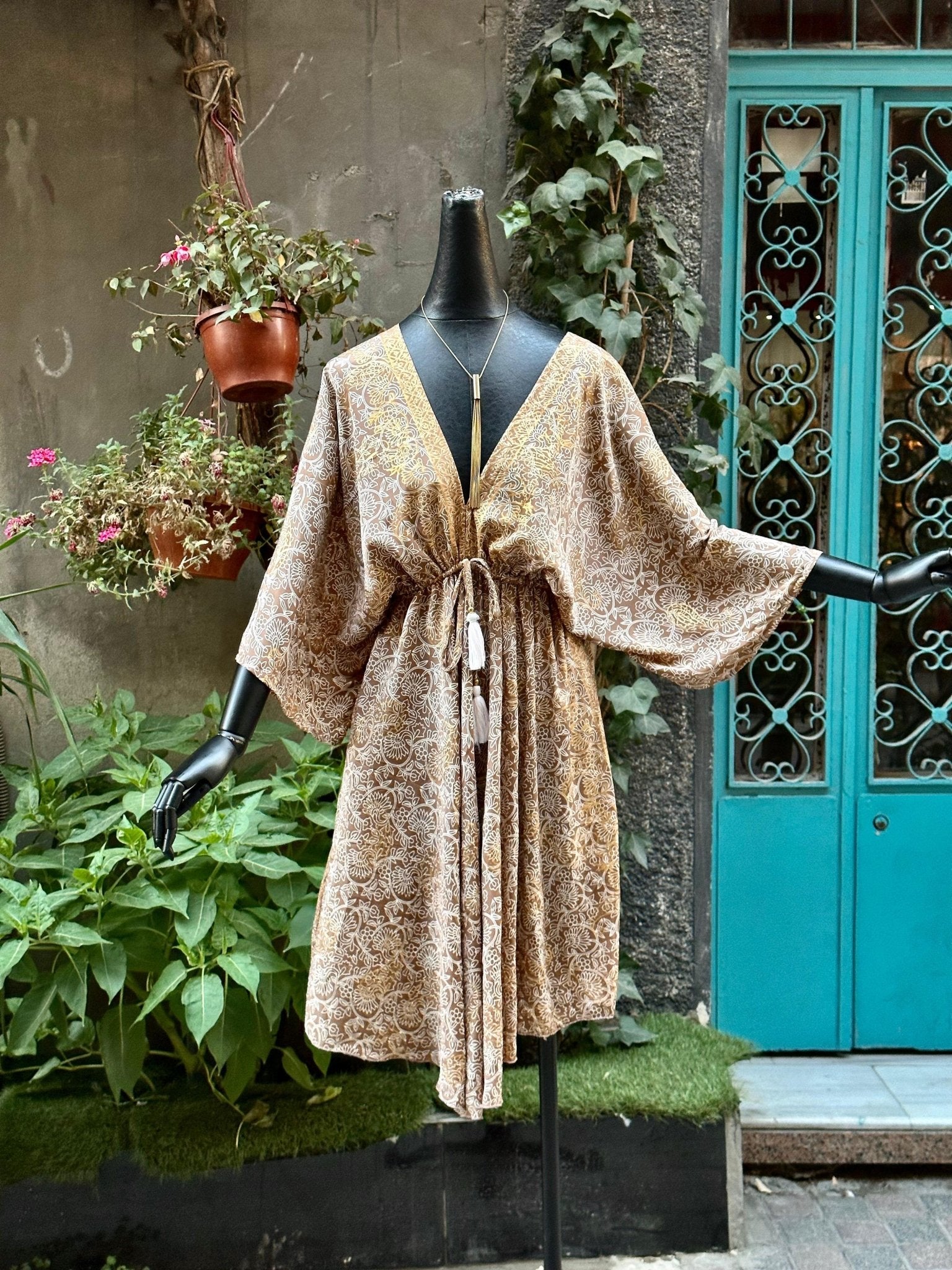 butik design dress Boutique dress KAMIJ: premium quality muslim design cotton silk materials  body table print with mirror hand work full stitch. SIZE: body:46*(full  stitch) long:44" sleeves:21" PANT=premium quality soft cotton material with  table print
