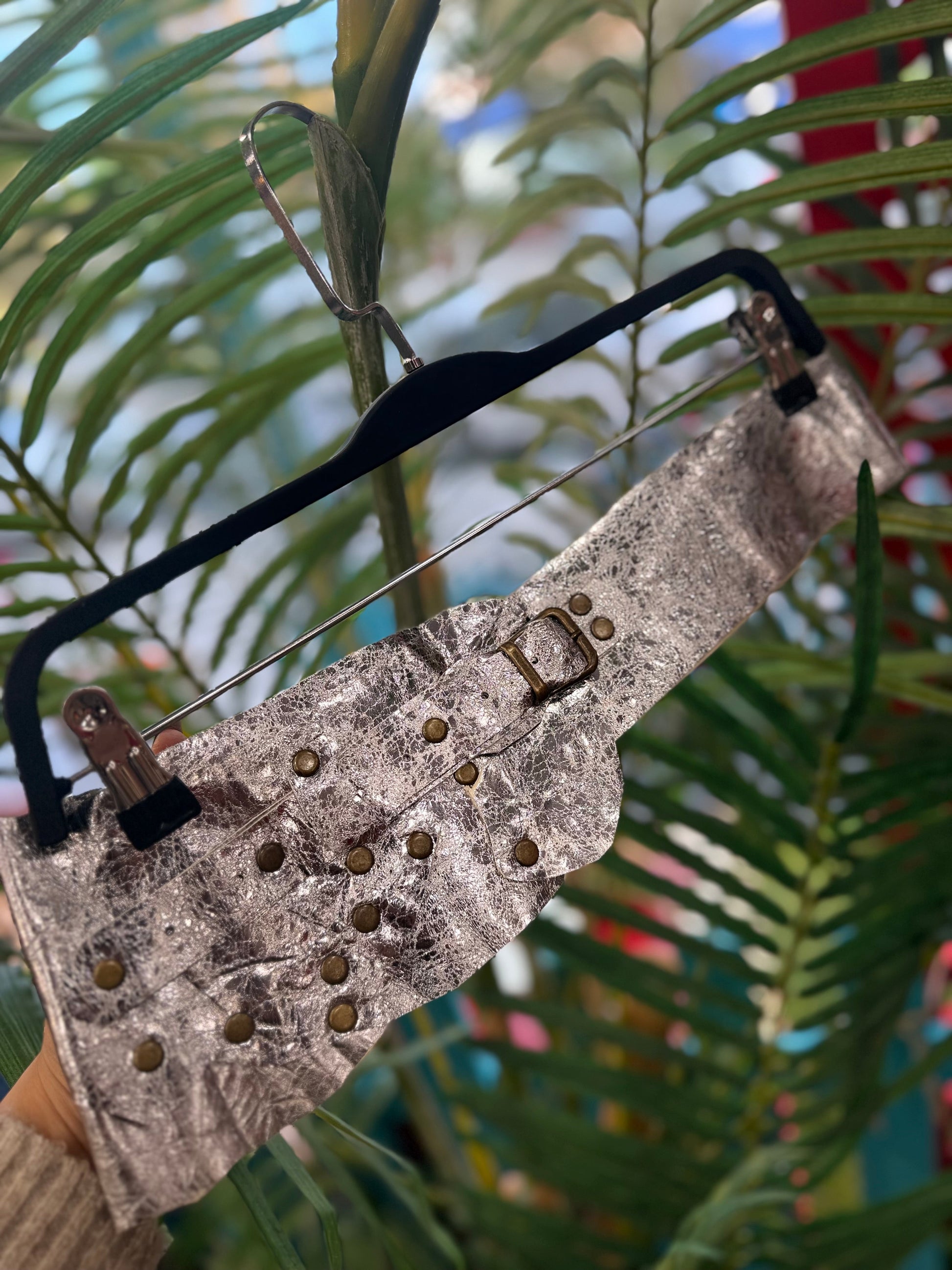 Amara Deri Kemer | Metal Stud Detaylı El Yapımı Bohem Tasarım Aksesuar > Kemer butik bohem giyim – Yılday Gür Butik Üsküdar Emaar