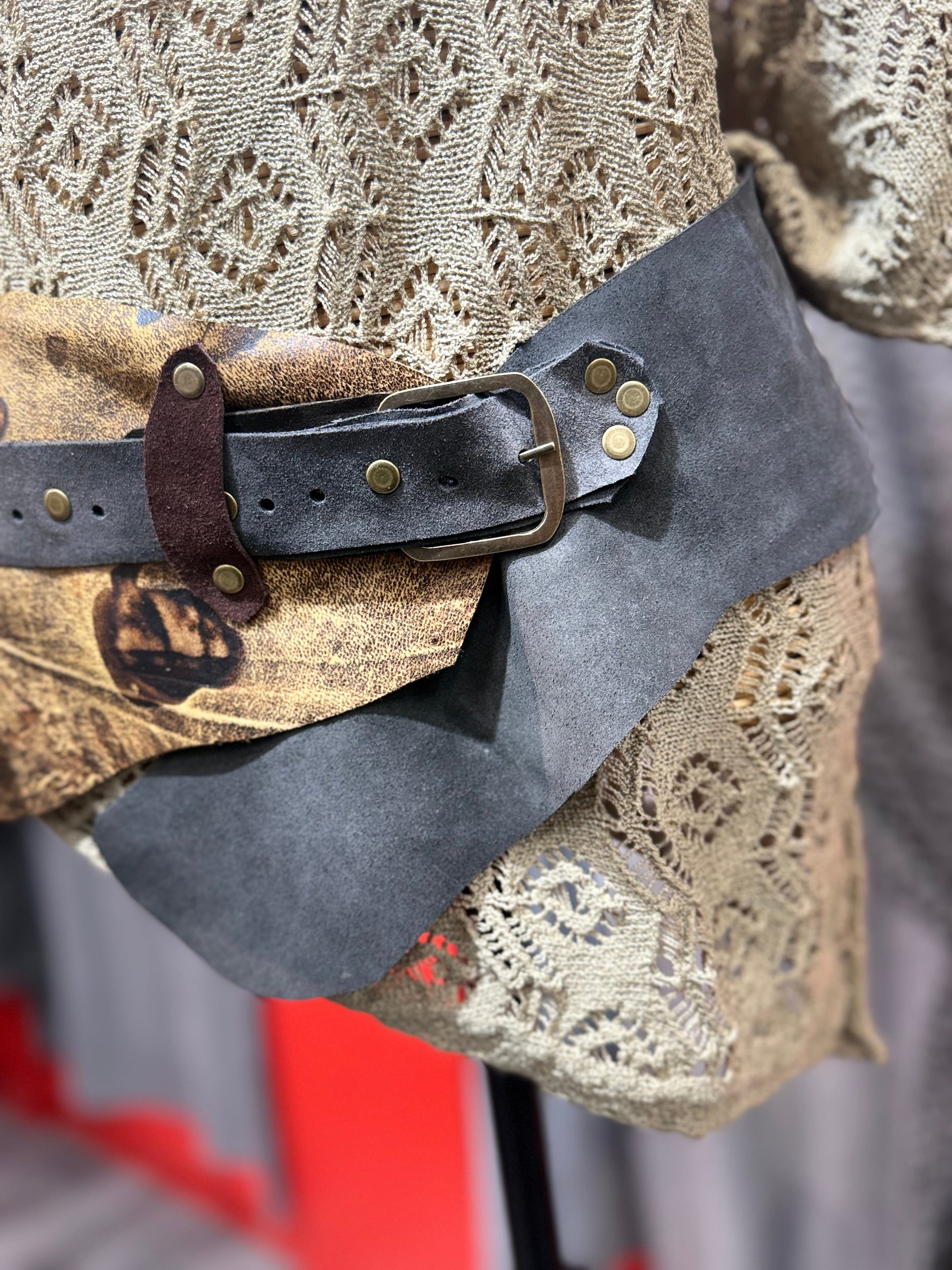 Amartha El Yapımı Deri Kemer – Denim Detaylı Tasarım Aksesuar > Kemer butik bohem giyim – Yılday Gür Butik Üsküdar Emaar