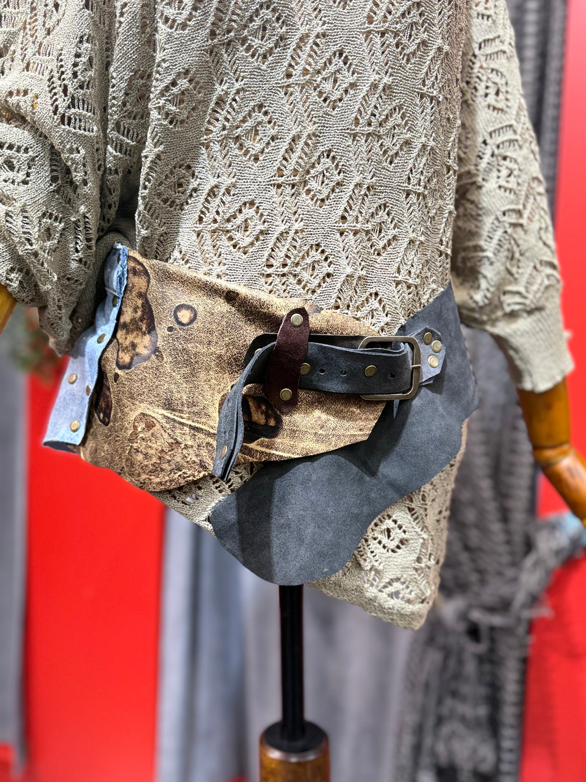 Amartha El Yapımı Deri Kemer – Denim Detaylı Tasarım Aksesuar > Kemer butik bohem giyim – Yılday Gür Butik Üsküdar Emaar