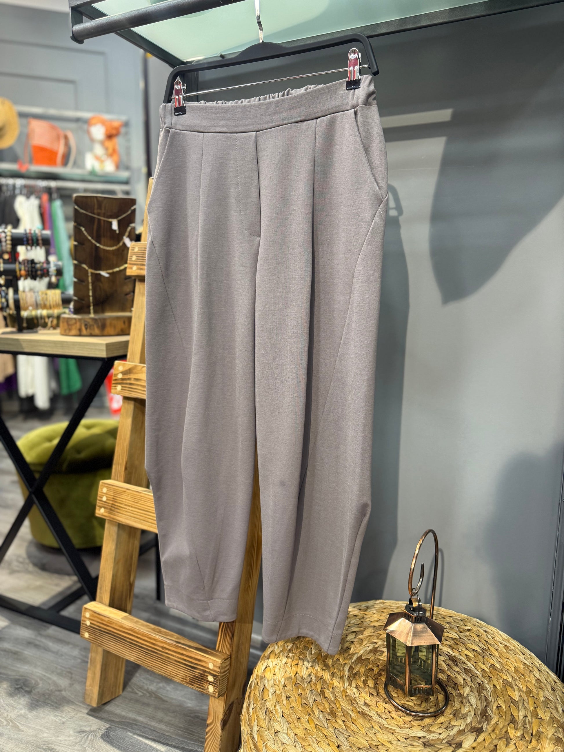 Antrasit Balon Kesim Pantolon - Konfor Odaklı Günlük Tasarım Giyim > Alt Giyim > Pantolon butik bohem giyim – Yılday Gür Butik Üsküdar Emaar