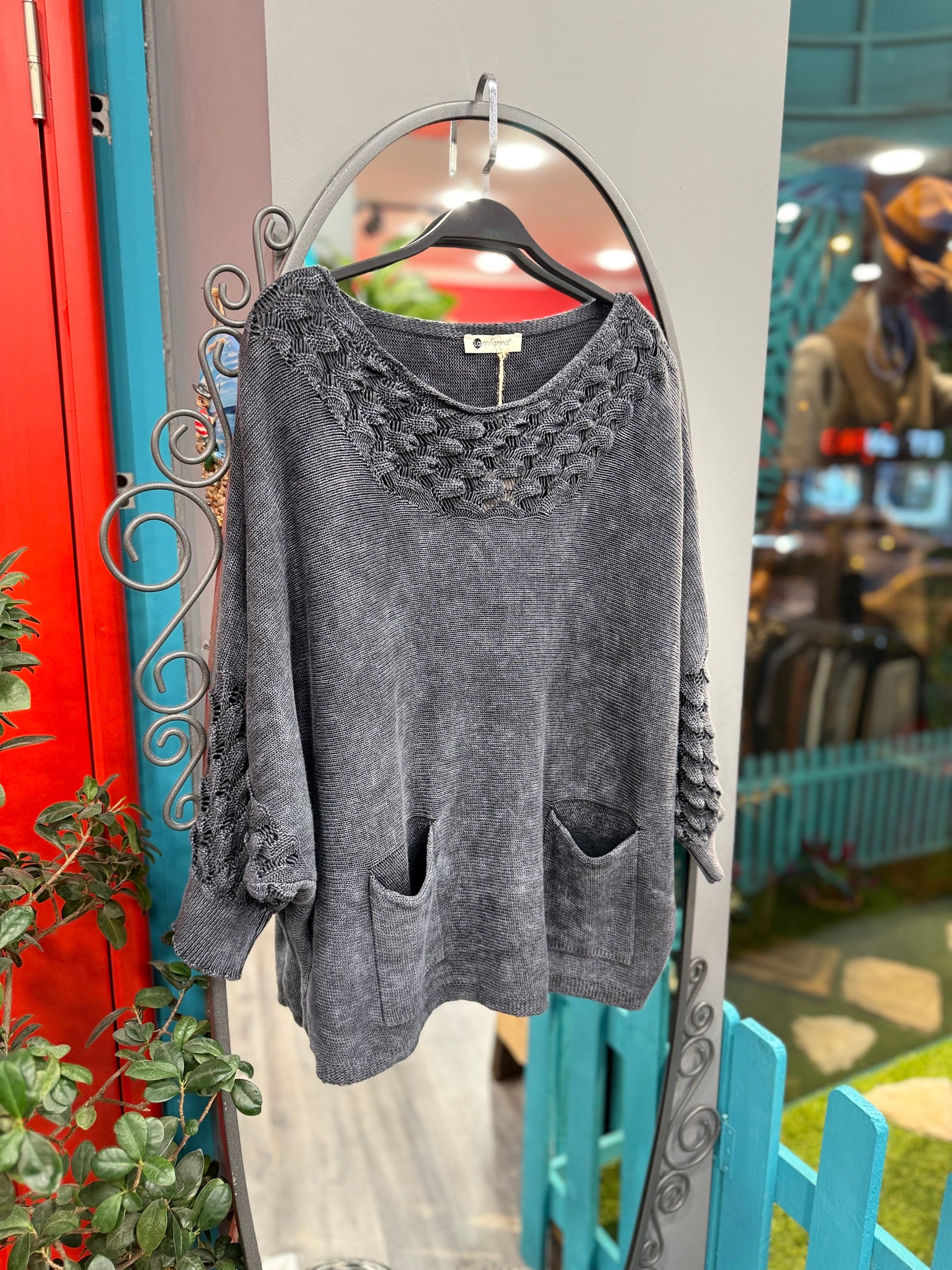 Antrasit Cep Detaylı Ajurlu Yaka Triko Kazak Giyim > Üst Giyim > Kazak & Hırka > Kazak butik bohem giyim – Yılday Gür Butik Üsküdar Emaar