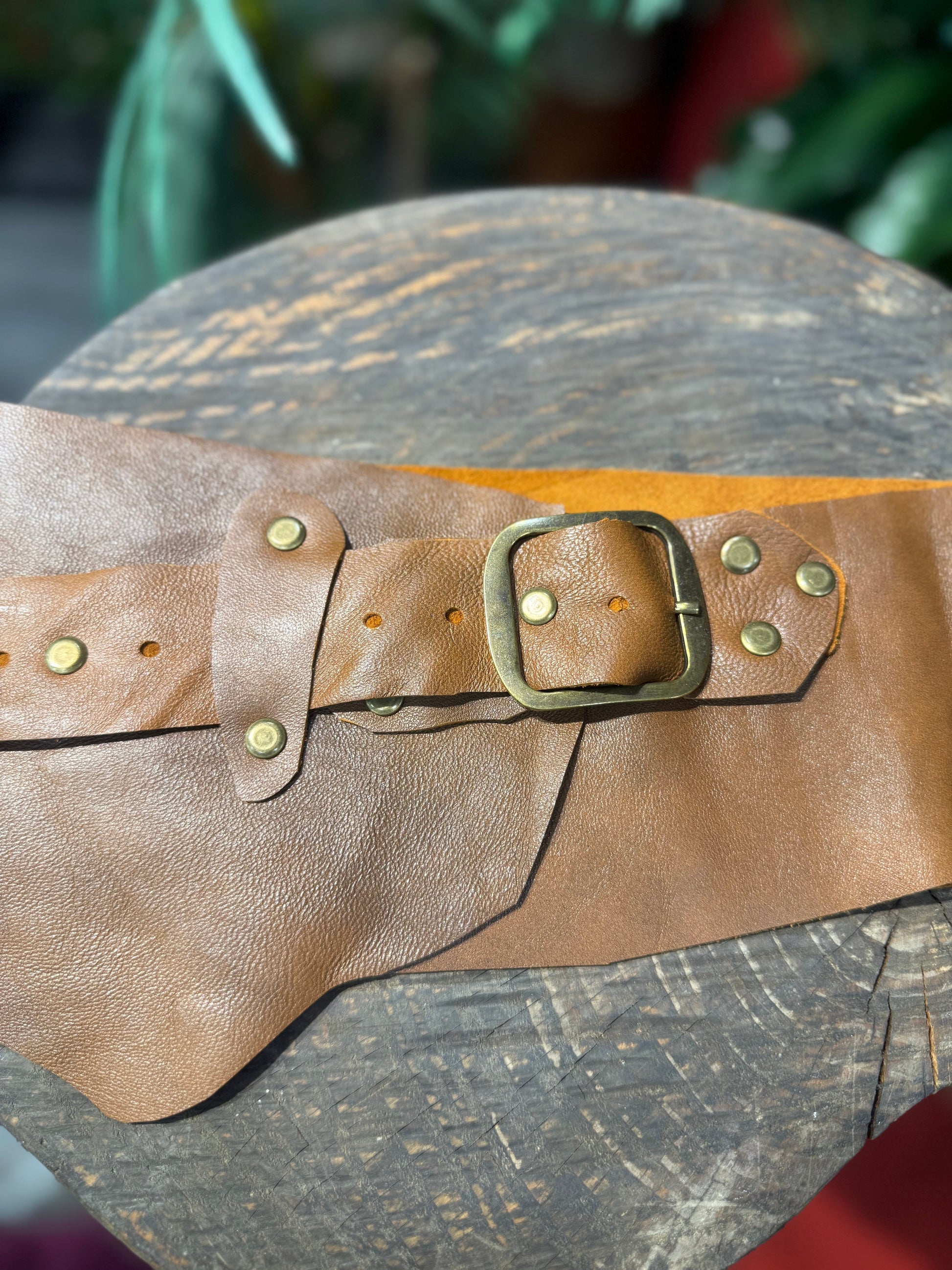 Arden Hakiki Deri Bohem El Yapımı Bel Kemeri – Taba & Krem Aksesuar > Kemer butik bohem giyim – Yılday Gür Butik Üsküdar Emaar