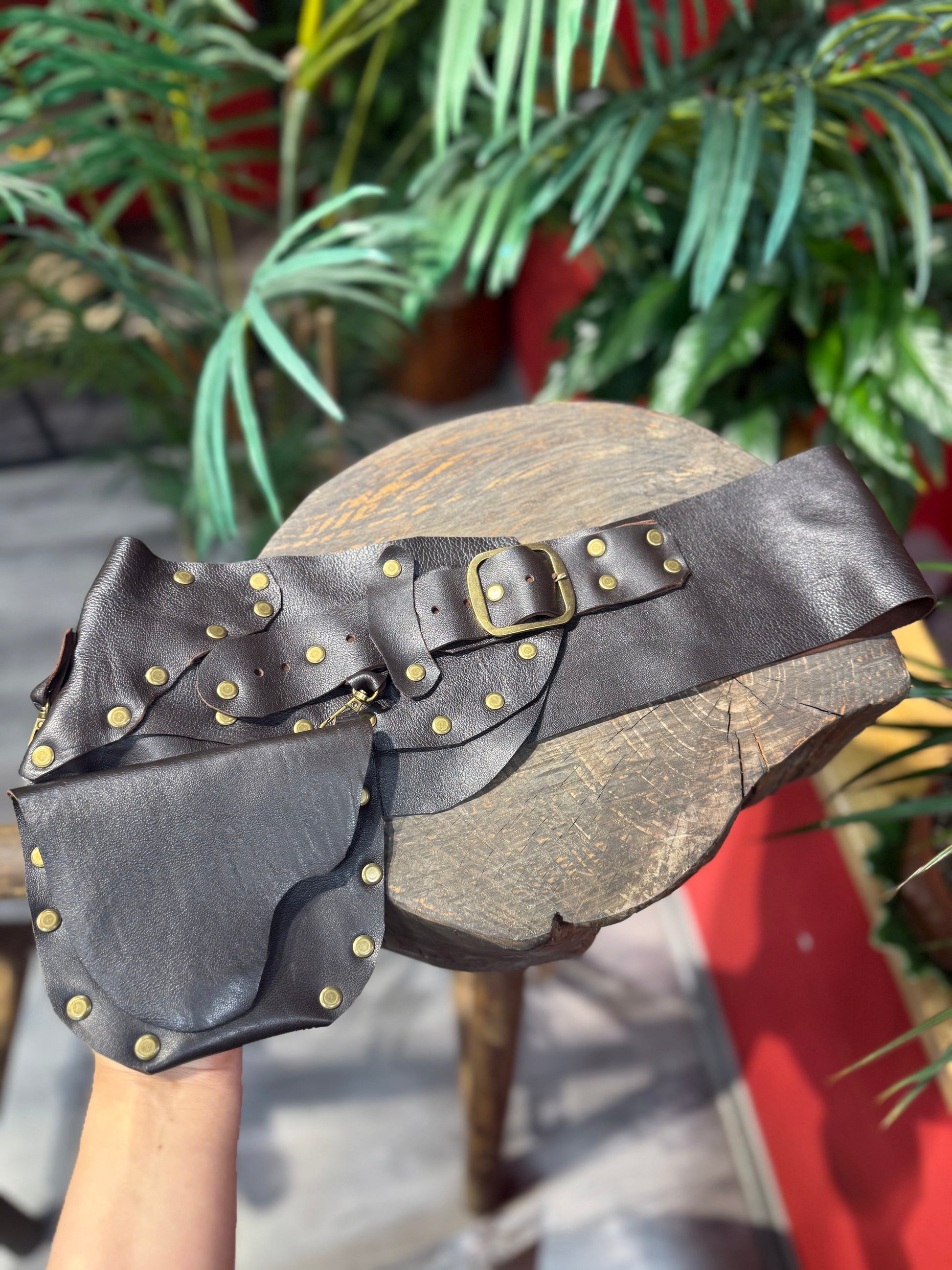 Arlington Cepli Hakiki Deri El Yapımı Bohem Kemer – Kahverengi Aksesuar > Kemer butik bohem giyim – Yılday Gür Butik Üsküdar Emaar