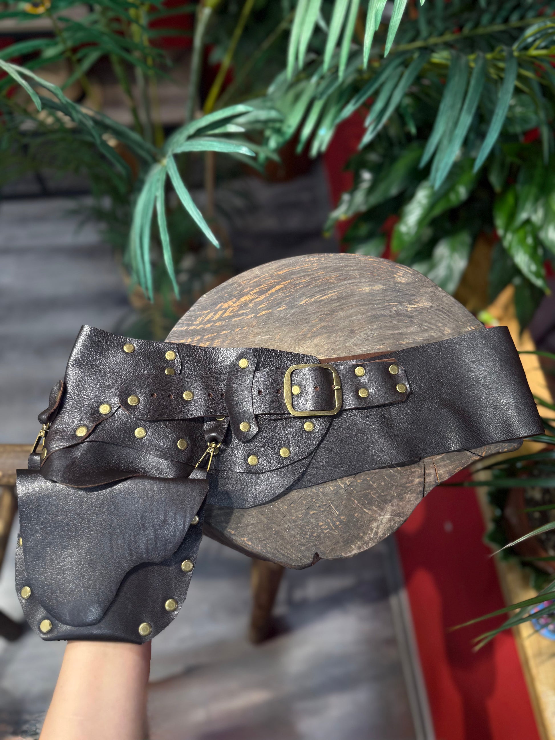 Arlington Cepli Hakiki Deri El Yapımı Bohem Kemer – Kahverengi Aksesuar > Kemer butik bohem giyim – Yılday Gür Butik Üsküdar Emaar