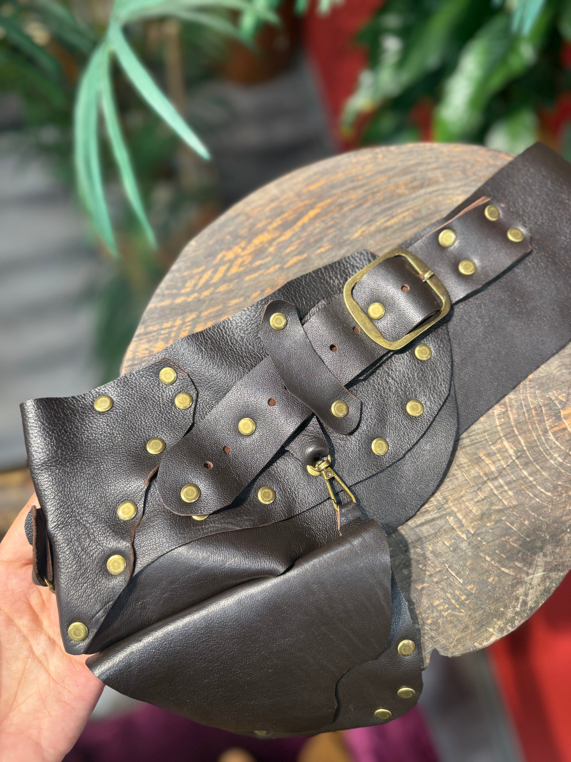 Arlington Cepli Hakiki Deri El Yapımı Bohem Kemer – Kahverengi Aksesuar > Kemer butik bohem giyim – Yılday Gür Butik Üsküdar Emaar