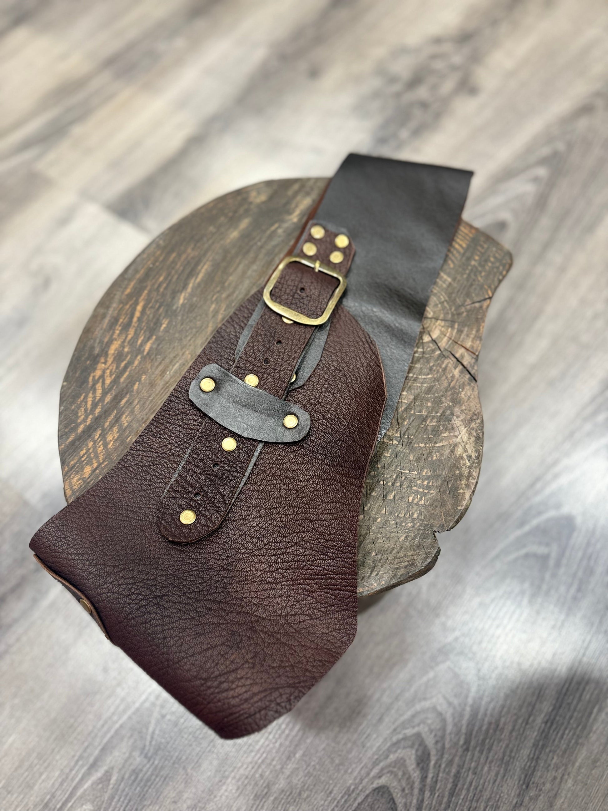 Arthur Deri El Yapımı Kemer – Koyu Kahve Vintage Tokalı Aksesuar > Kemer butik bohem giyim – Yılday Gür Butik Üsküdar Emaar