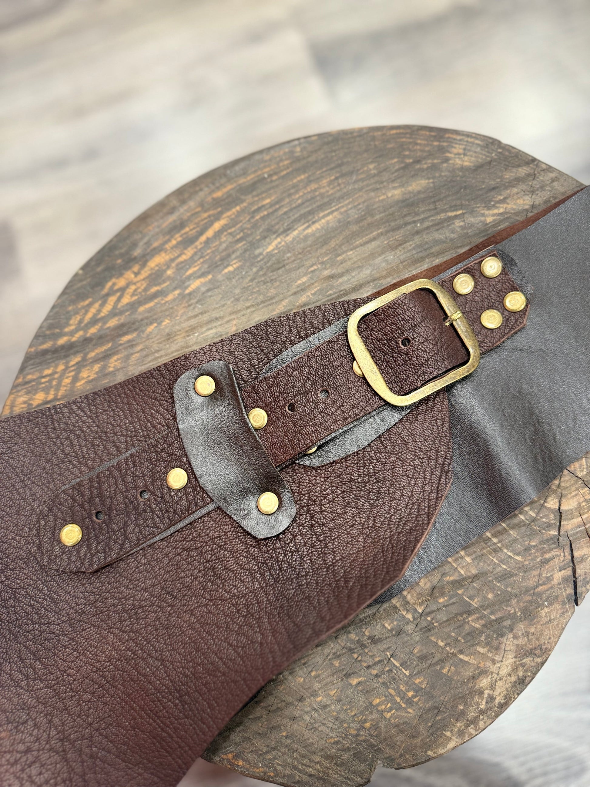 Arthur Deri El Yapımı Kemer – Koyu Kahve Vintage Tokalı Aksesuar > Kemer butik bohem giyim – Yılday Gür Butik Üsküdar Emaar