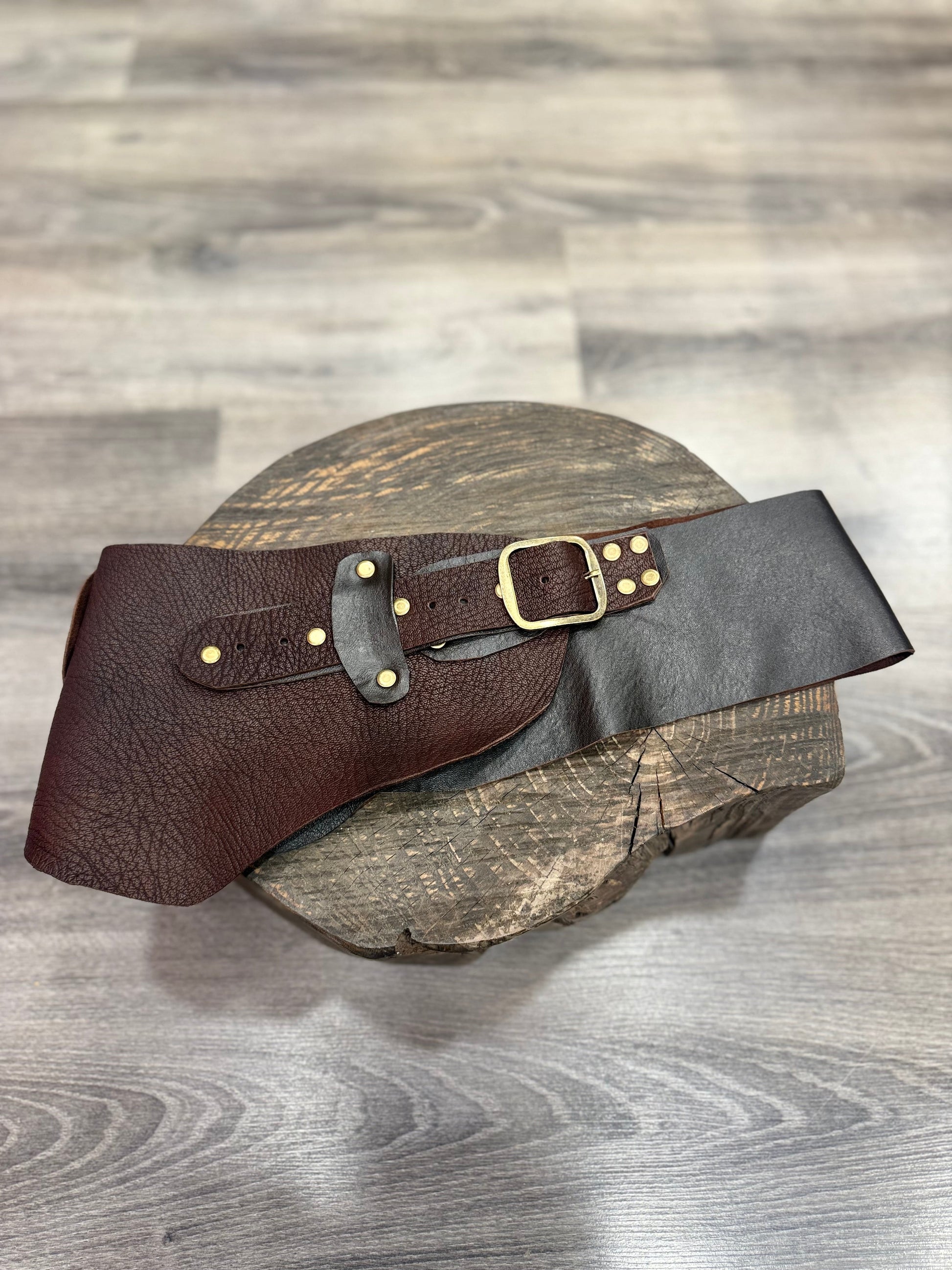 Arthur Deri El Yapımı Kemer – Koyu Kahve Vintage Tokalı Aksesuar > Kemer butik bohem giyim – Yılday Gür Butik Üsküdar Emaar