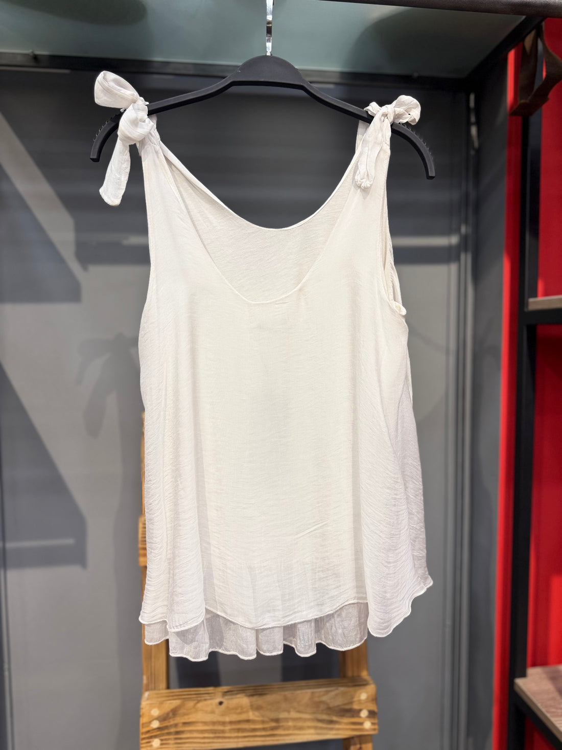 Askılı Ayarlanabilir Beyaz İpek Bluz - Omuzdan Bağlamalı Lüks Saten Bluz Giyim > Bluzlar butik bohem giyim – Yılday Gür Butik Üsküdar Emaar