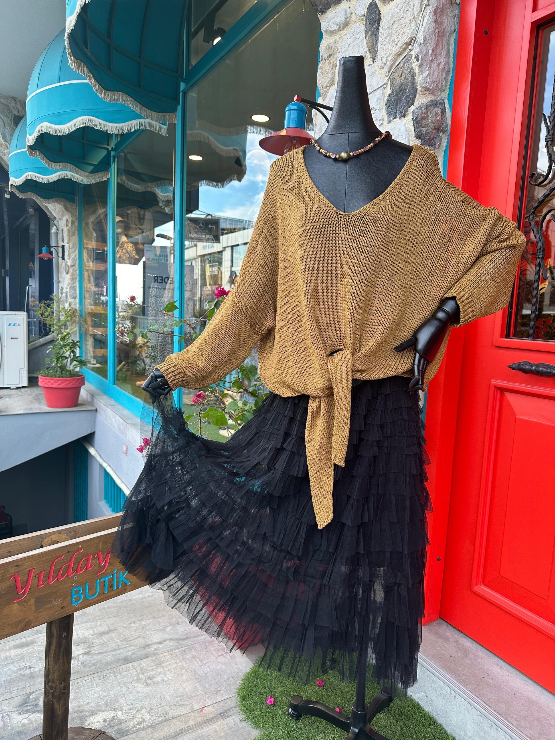 Bağlama Detaylı Kahverengi Triko – Bohem Tarz Kadın Giyim Tasarım | Yılday Gür Butik