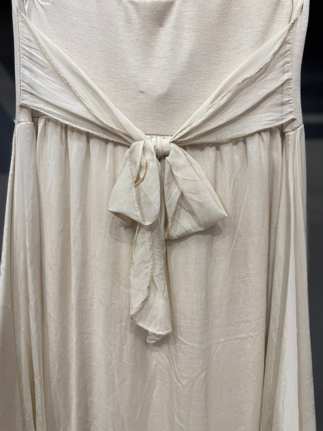 Bağlama Detaylı Krem İpek Etek - İthal İtalyan Tasarımı Akışkan Maxi Etek Etek butik bohem giyim – Yılday Gür Butik Üsküdar Emaar