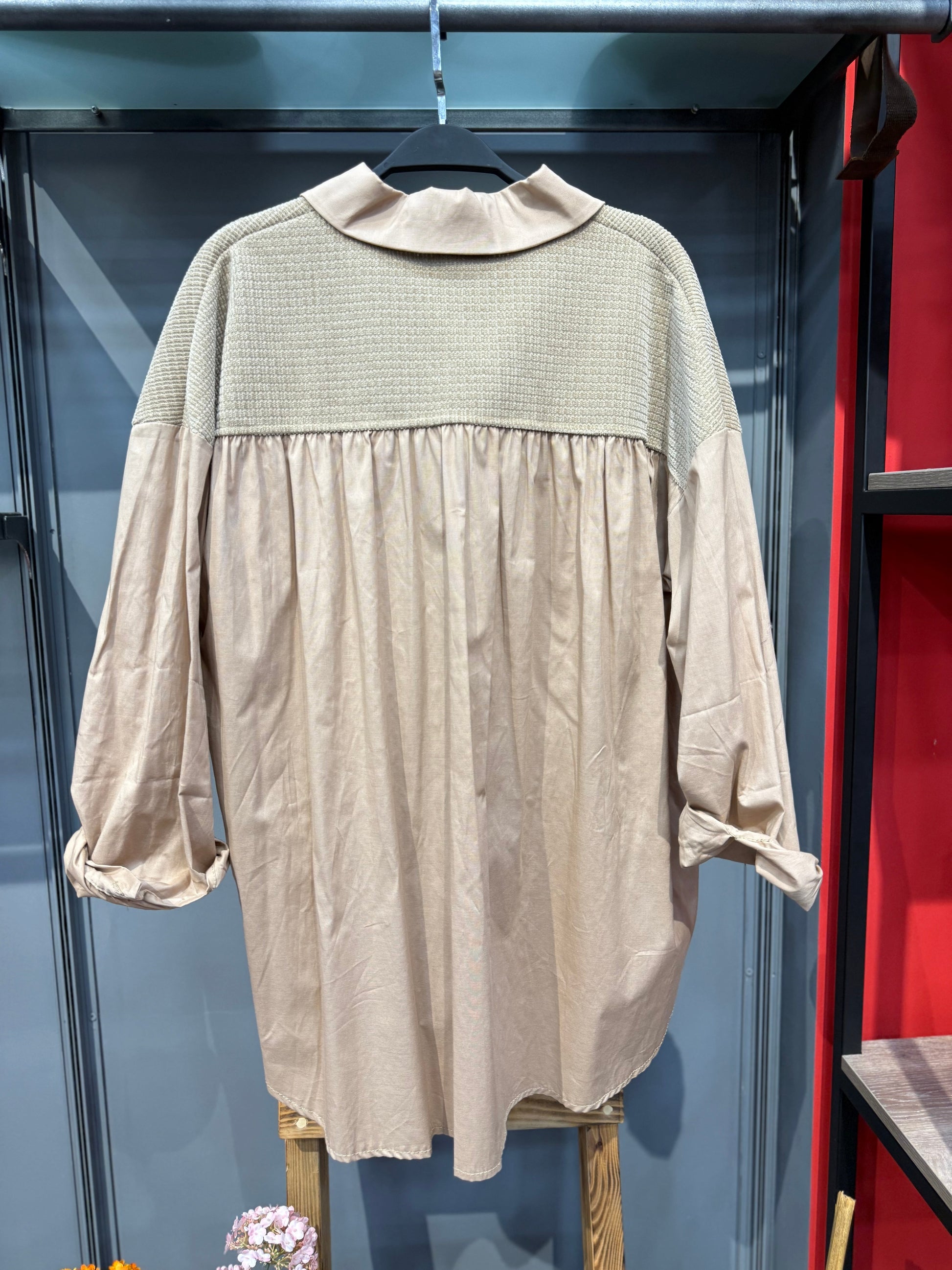 Bej Triko Parçalı Tasarım Gömlek - Kontrast Dokulu Oversize Modern Gömlek Giyim > Üst Giyim > Gömlek butik bohem giyim – Yılday Gür Butik Üsküdar Emaar