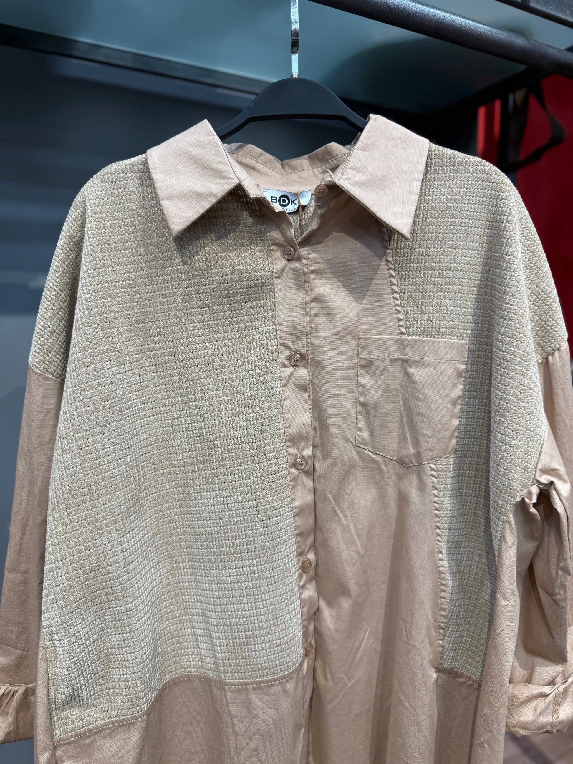 Bej Triko Parçalı Tasarım Gömlek - Kontrast Dokulu Oversize Modern Gömlek Giyim > Üst Giyim > Gömlek butik bohem giyim – Yılday Gür Butik Üsküdar Emaar