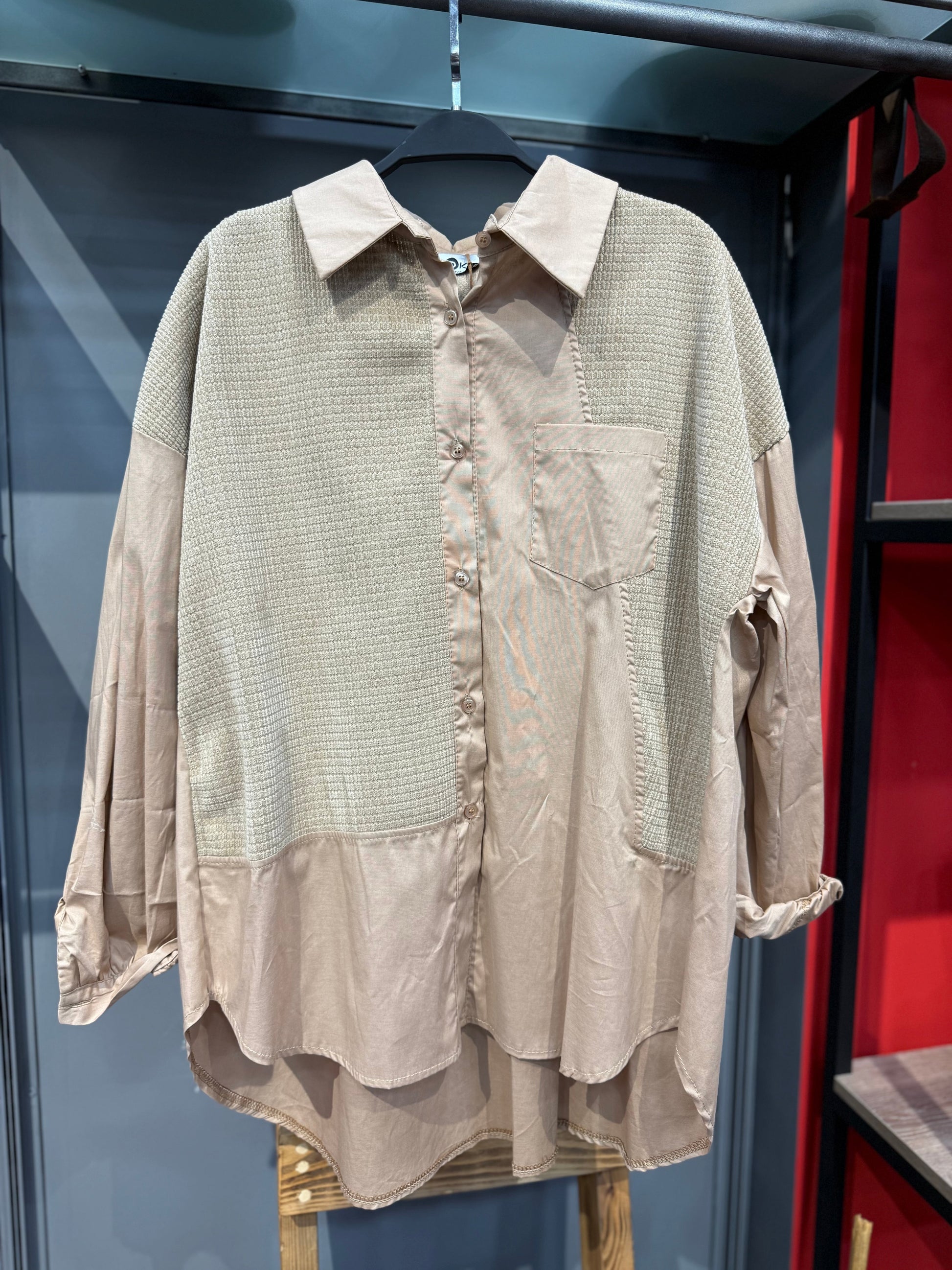 Bej Triko Parçalı Tasarım Gömlek - Kontrast Dokulu Oversize Modern Gömlek Giyim > Üst Giyim > Gömlek butik bohem giyim – Yılday Gür Butik Üsküdar Emaar