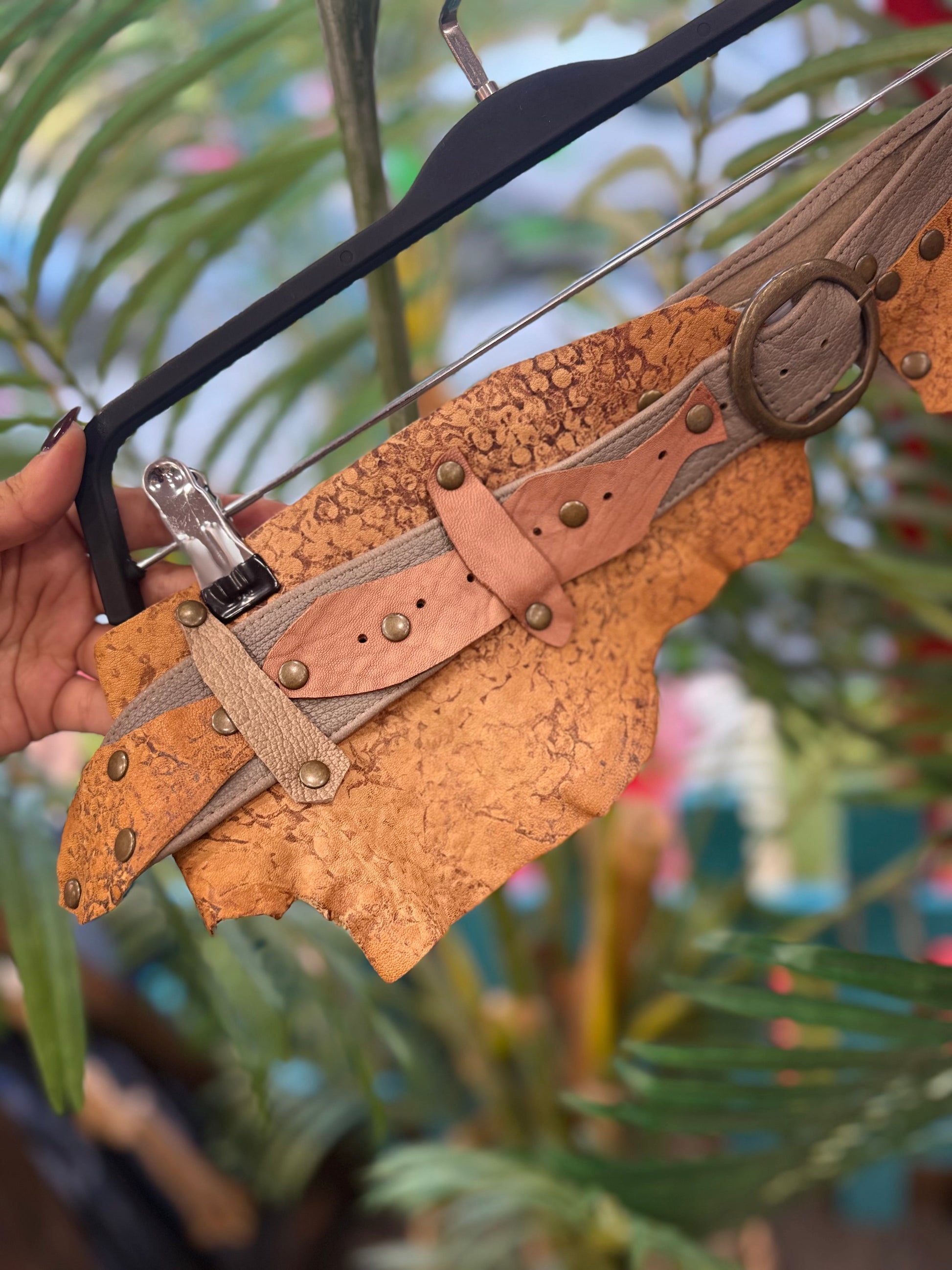 Bronwyn Deri Kemer | Doğal Ton El Yapımı Bohem Tasarım Aksesuar > Kemer butik bohem giyim – Yılday Gür Butik Üsküdar Emaar