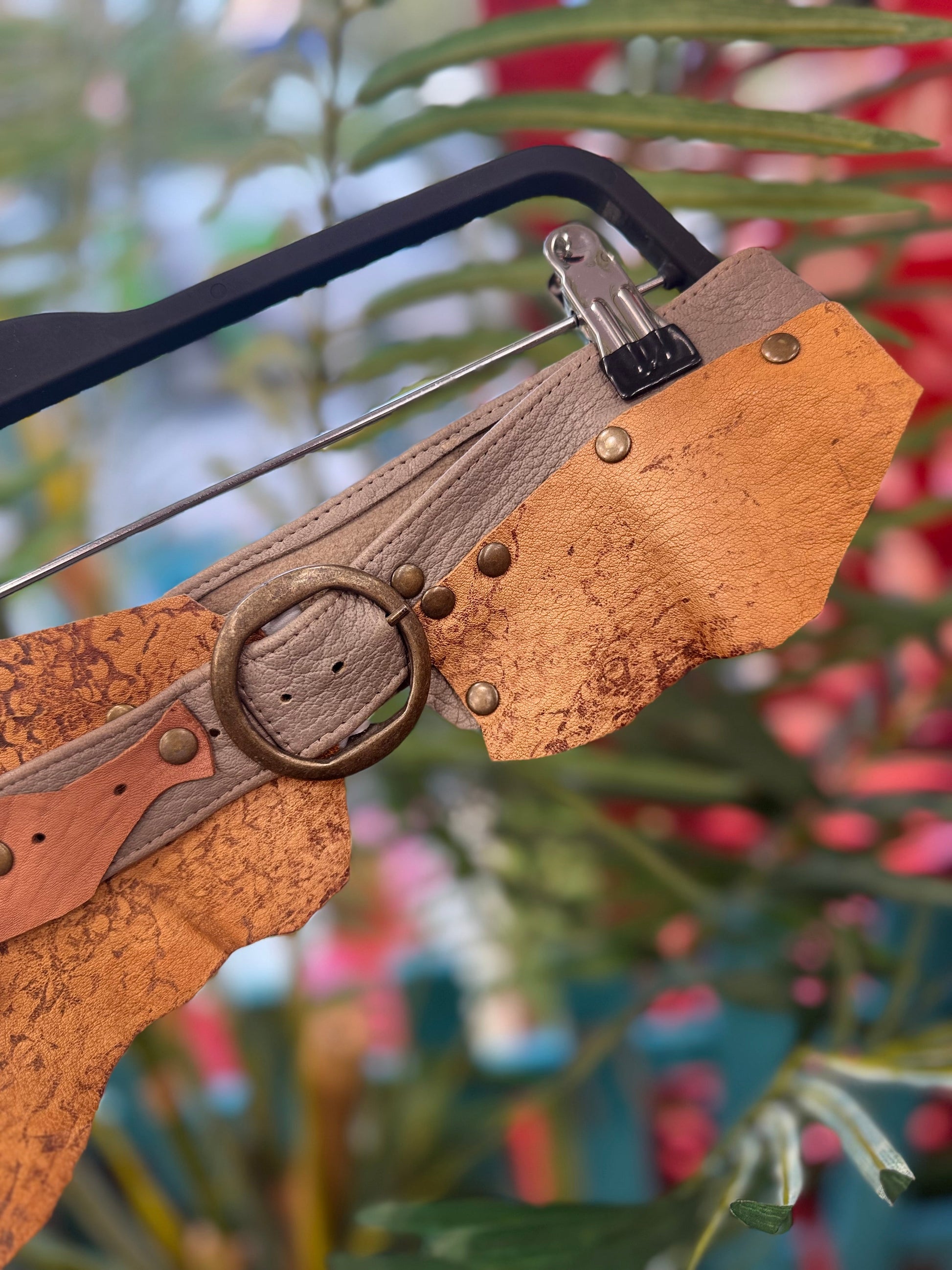 Bronwyn Deri Kemer | Doğal Ton El Yapımı Bohem Tasarım Aksesuar > Kemer butik bohem giyim – Yılday Gür Butik Üsküdar Emaar