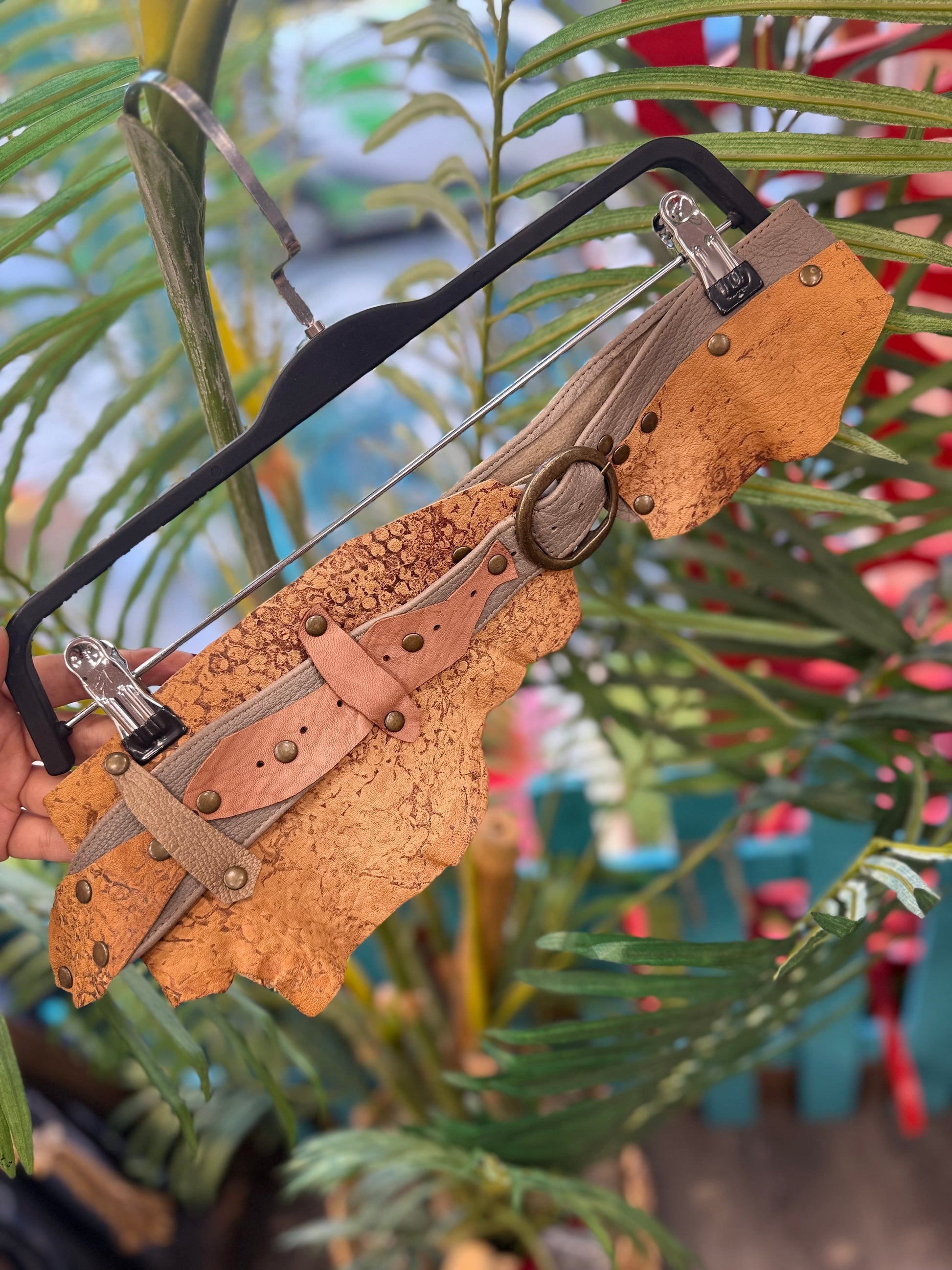 Bronwyn Deri Kemer | Doğal Ton El Yapımı Bohem Tasarım Aksesuar > Kemer butik bohem giyim – Yılday Gür Butik Üsküdar Emaar