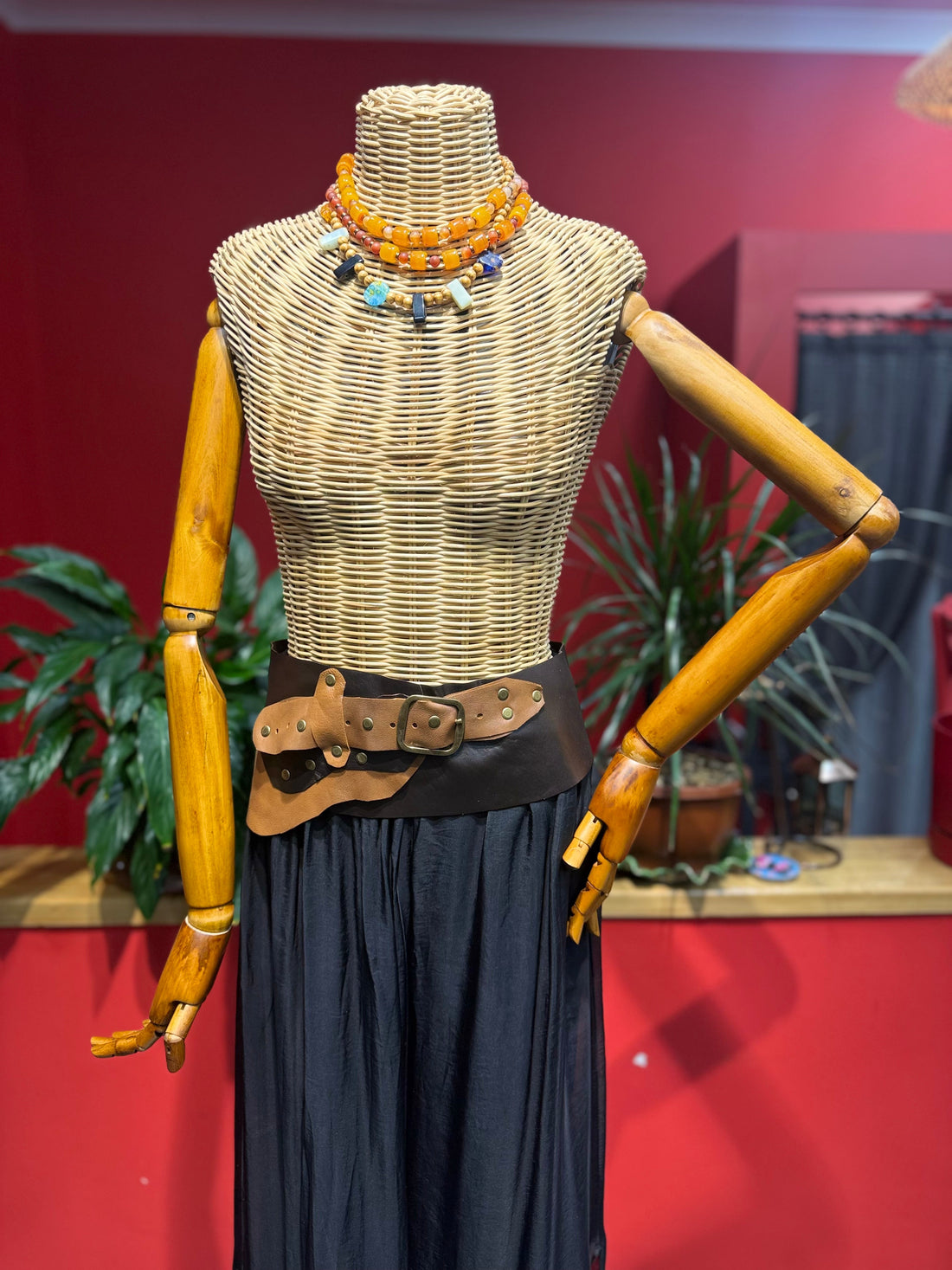 Brune Hakiki Deri El Yapımı Western Kemer – Karamel Kahve Aksesuar > Kemer butik bohem giyim – Yılday Gür Butik Üsküdar Emaar