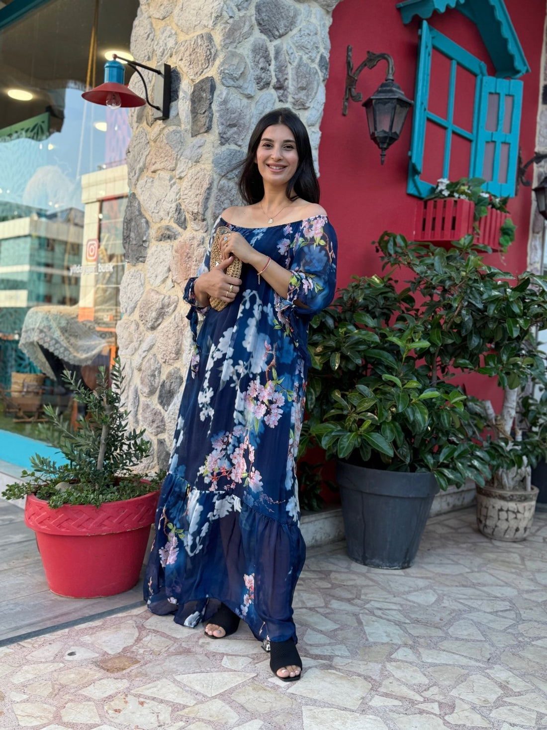 Çiçek Desenli Mavi İpek Elbise – Şık ve Zarif Tasarım Elbiseler butik bohem giyim – Yılday Gür Butik Üsküdar Emaar