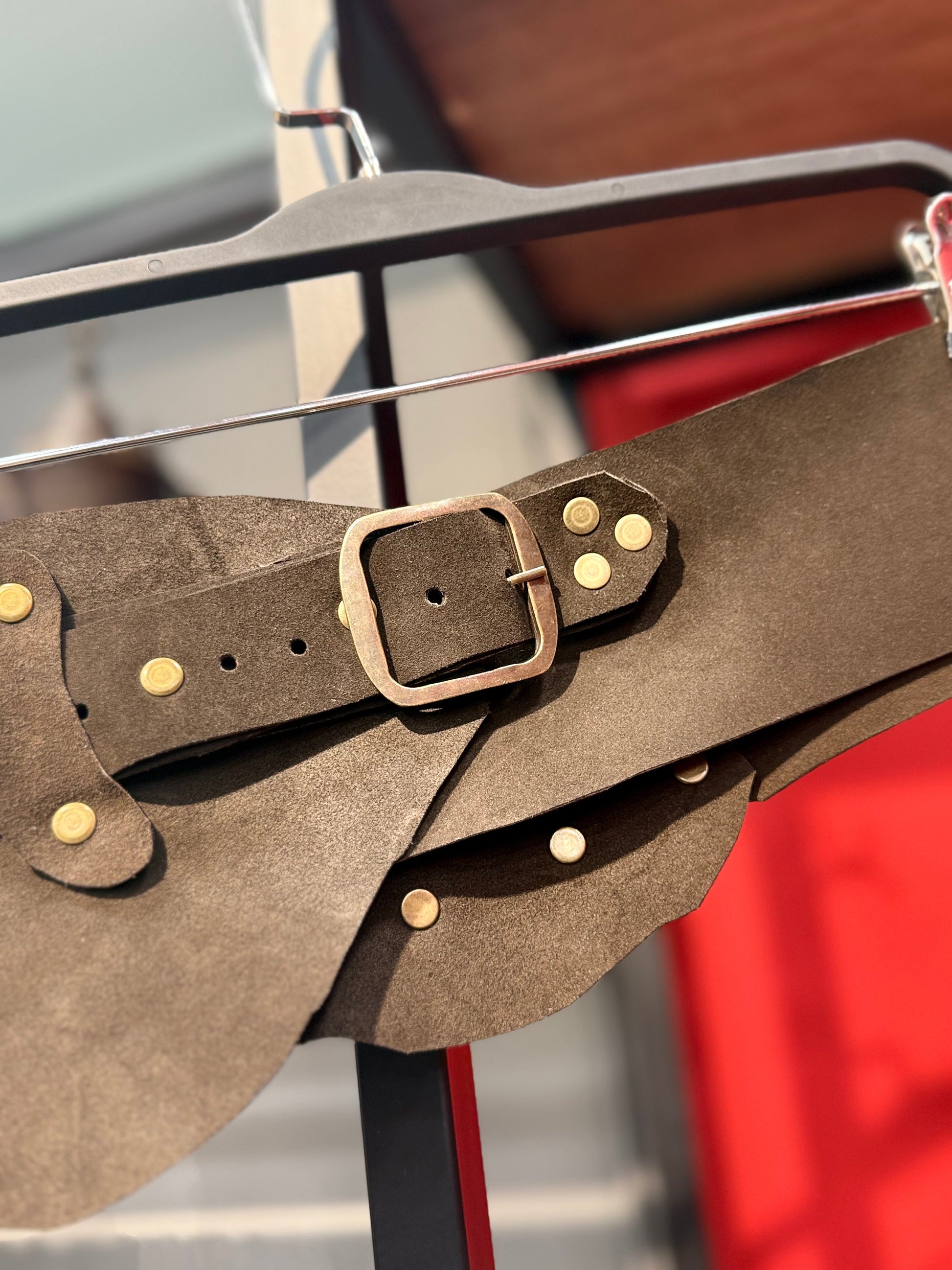 Clyde El Yapımı Nubuk Tasarım Kemer Aksesuar > Kemer butik bohem giyim – Yılday Gür Butik Üsküdar Emaar