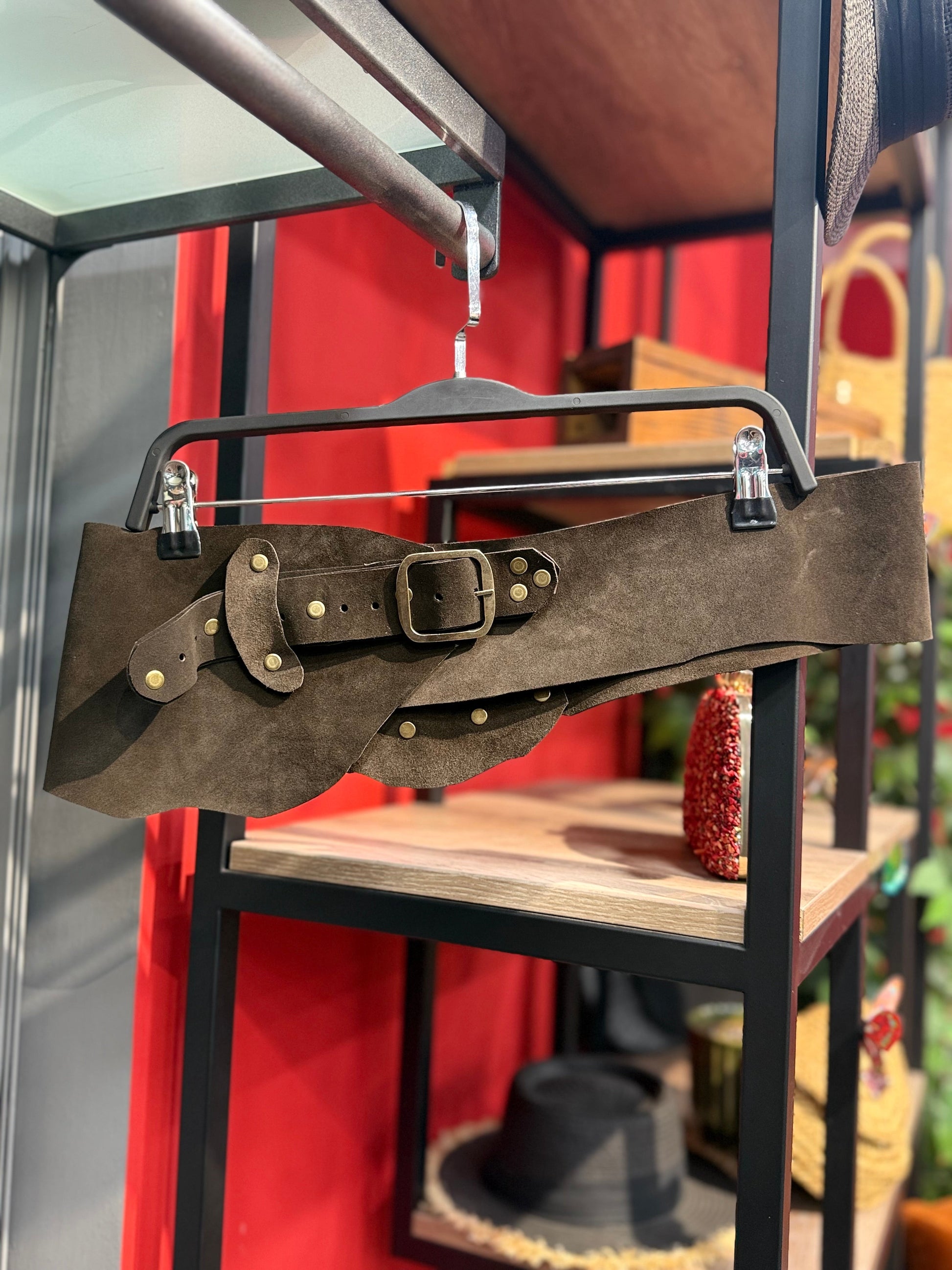 Clyde El Yapımı Nubuk Tasarım Kemer Aksesuar > Kemer butik bohem giyim – Yılday Gür Butik Üsküdar Emaar