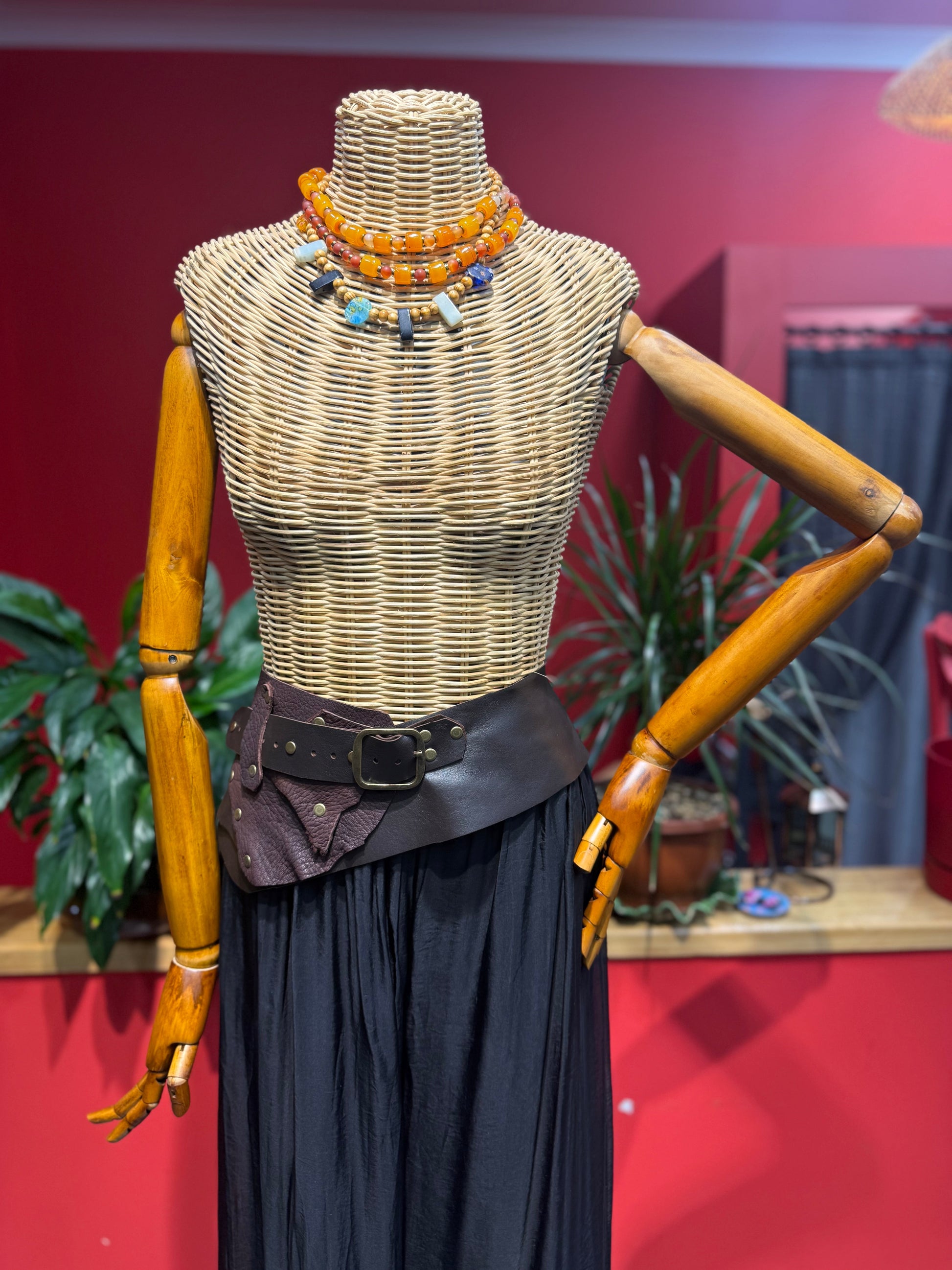 Cooperlane Hakiki Deri El Yapımı Bohem Kemer – Çikolata Kahve Aksesuar > Kemer butik bohem giyim – Yılday Gür Butik Üsküdar Emaar