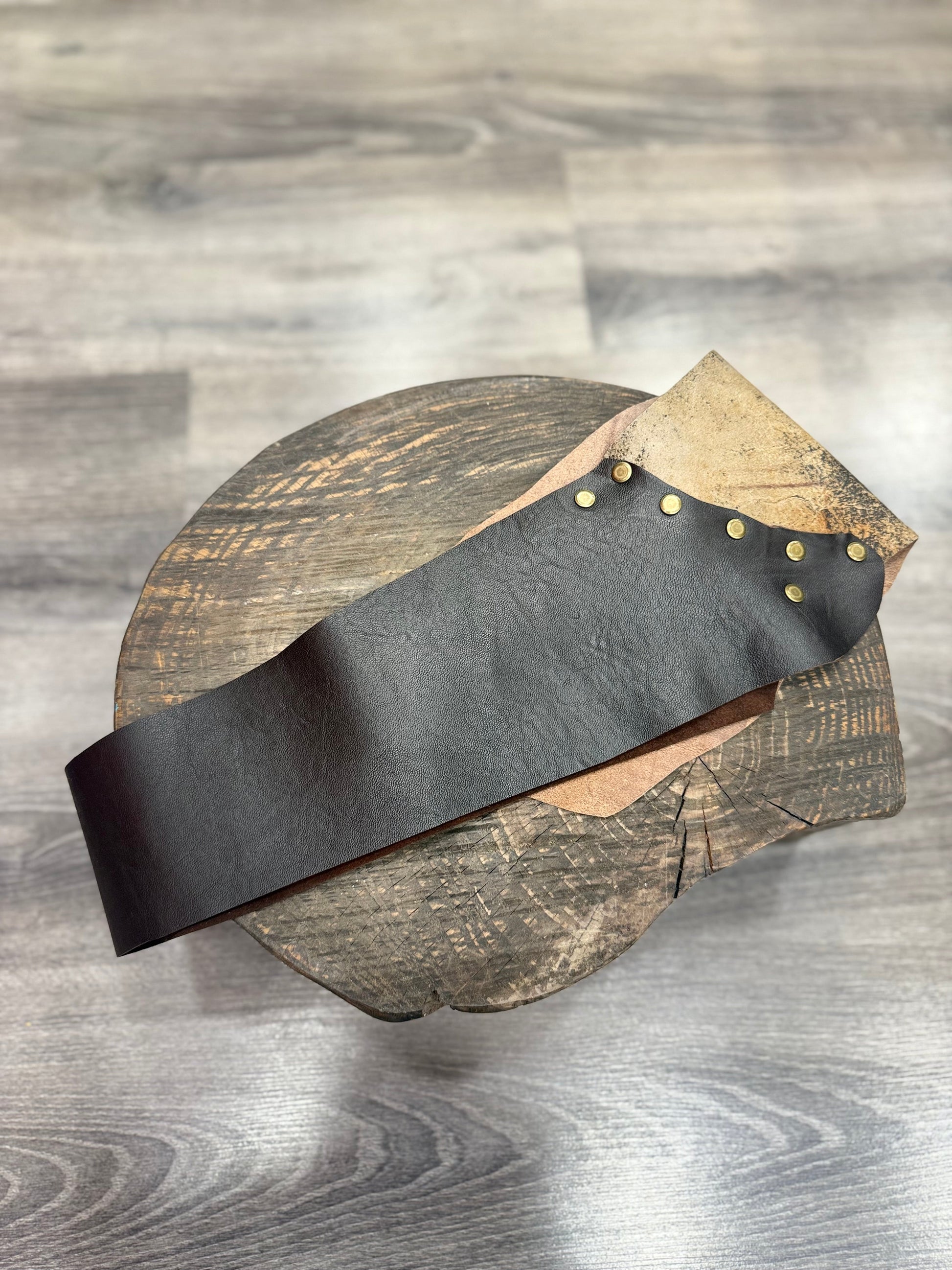 Crawford Hakiki Deri El Yapımı Kemer Aksesuar > Kemer butik bohem giyim – Yılday Gür Butik Üsküdar Emaar