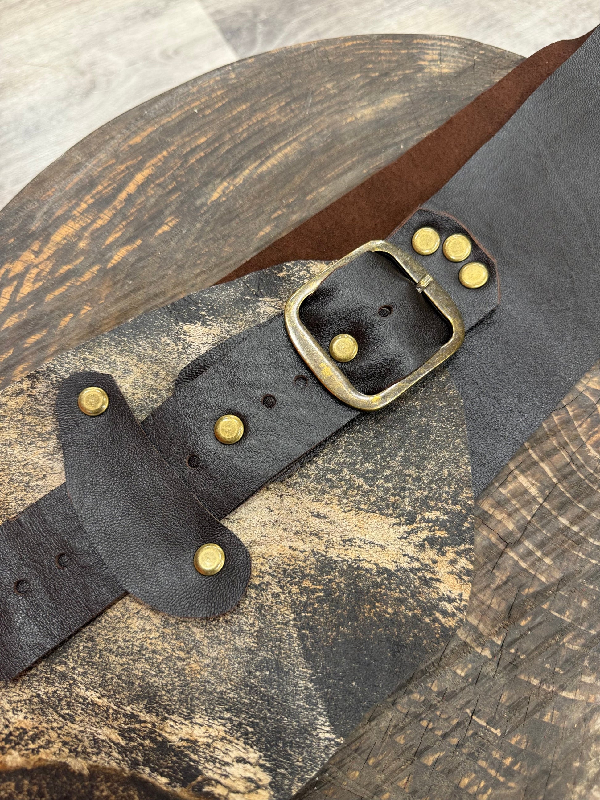 Crawford Hakiki Deri El Yapımı Kemer Aksesuar > Kemer butik bohem giyim – Yılday Gür Butik Üsküdar Emaar