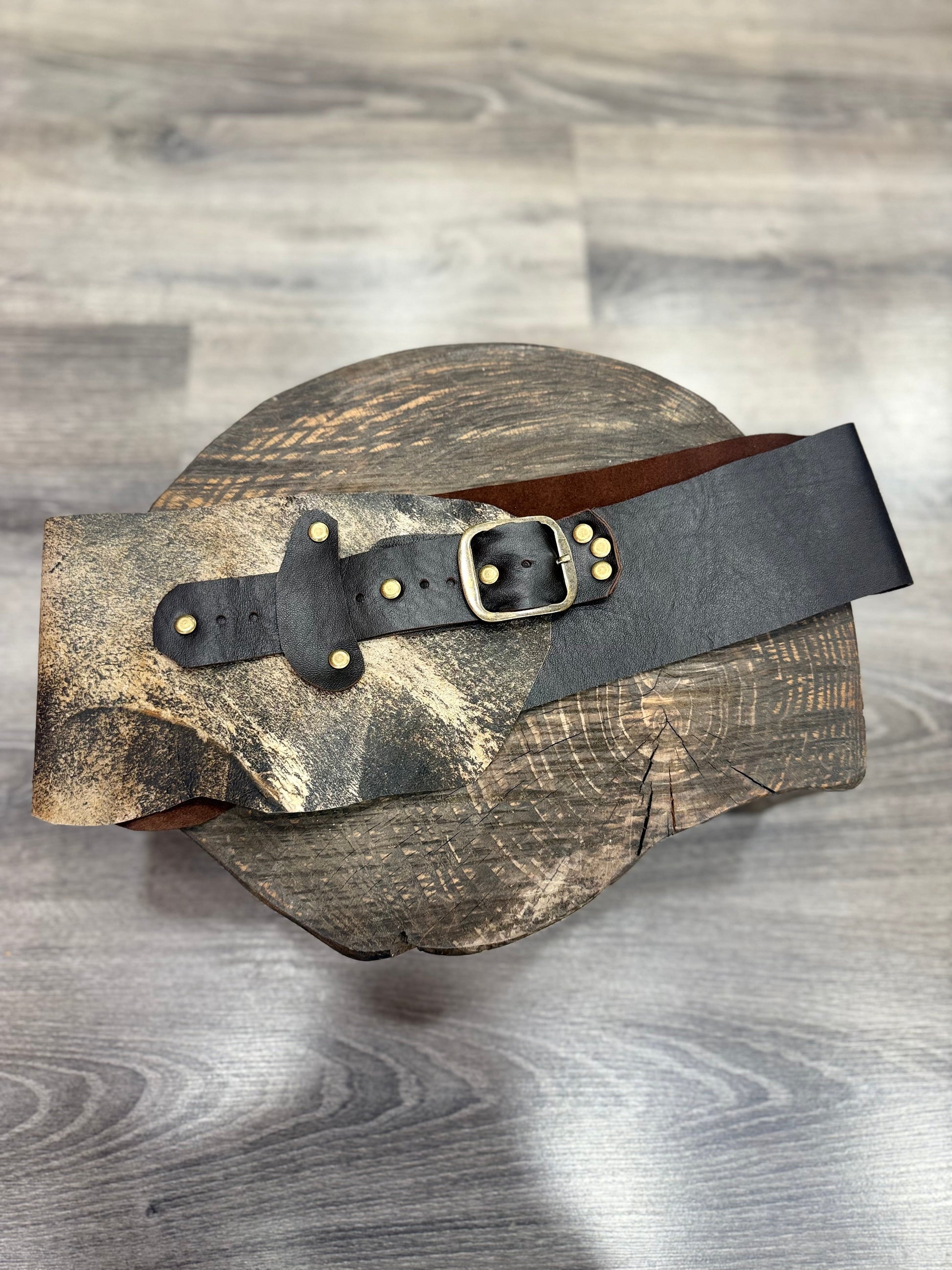 Crawford Hakiki Deri El Yapımı Kemer Aksesuar > Kemer butik bohem giyim – Yılday Gür Butik Üsküdar Emaar