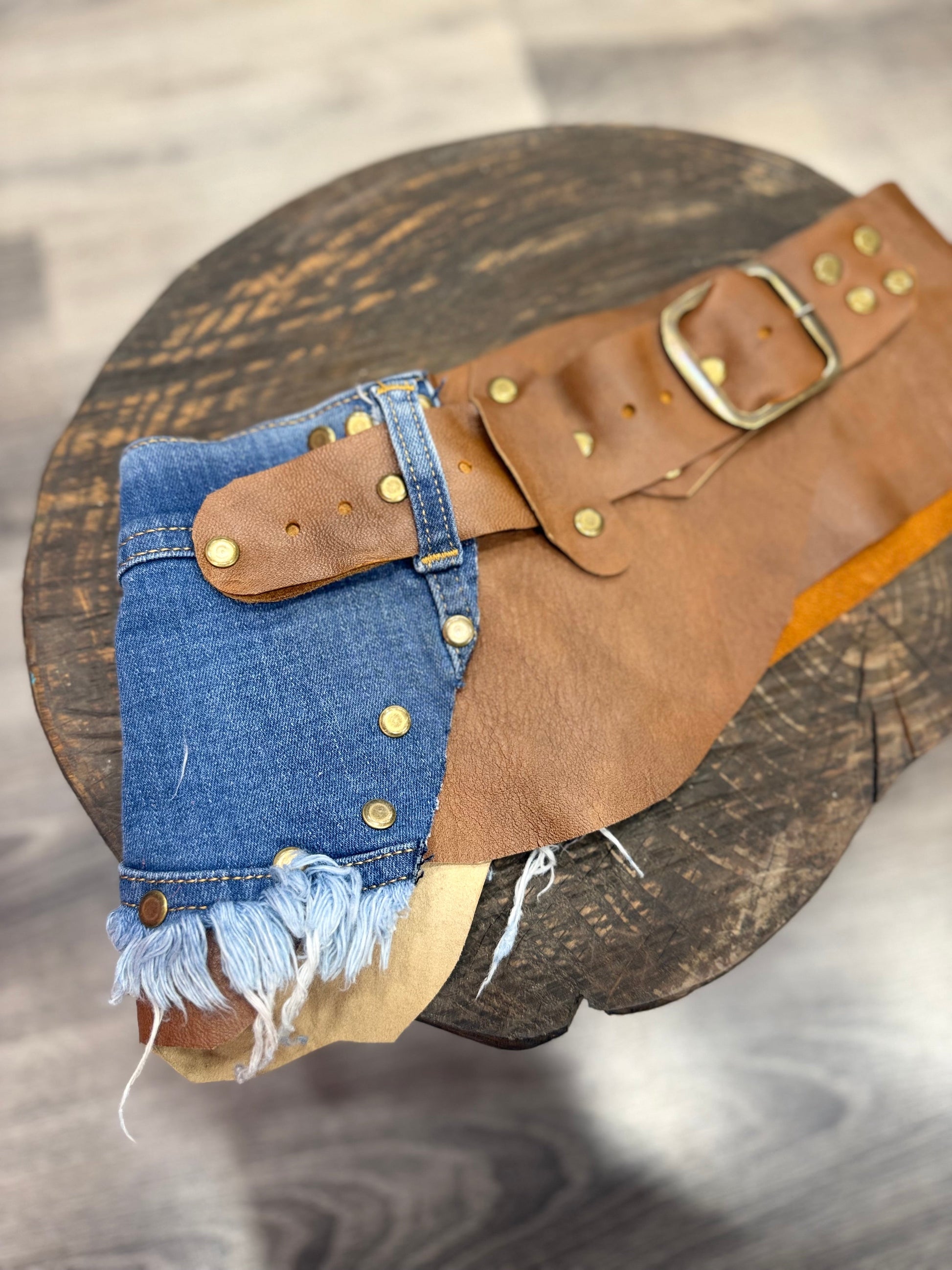 Darwin Denim Deri El Yapımı Kemer Aksesuar > Kemer butik bohem giyim – Yılday Gür Butik Üsküdar Emaar