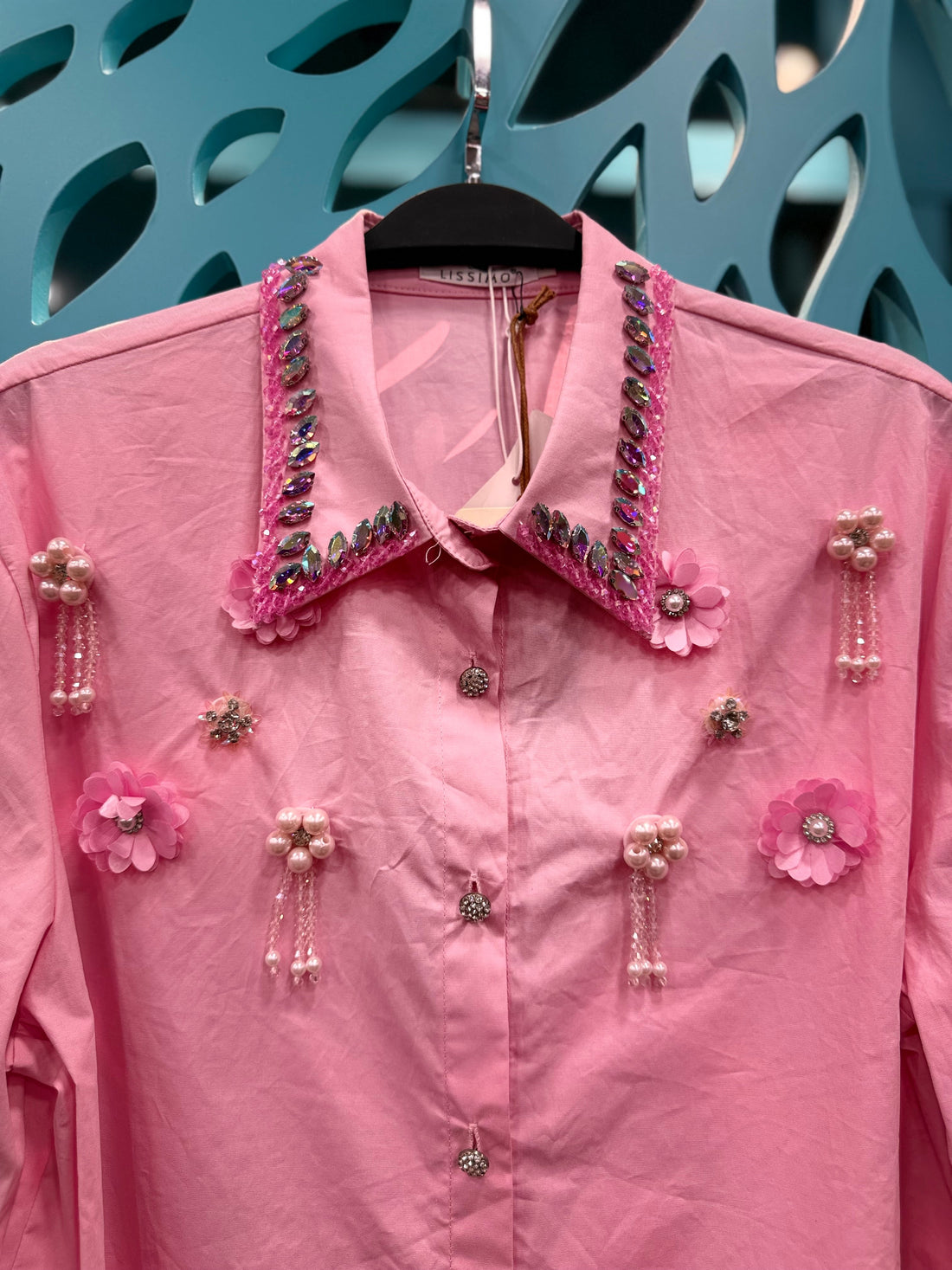 El İşlemeli Taşlı Pembe Gömlek - Üç Boyutlu Çiçek Detaylı Tasarım Giyim > Üst Giyim > Gömlek butik bohem giyim – Yılday Gür Butik Üsküdar Emaar