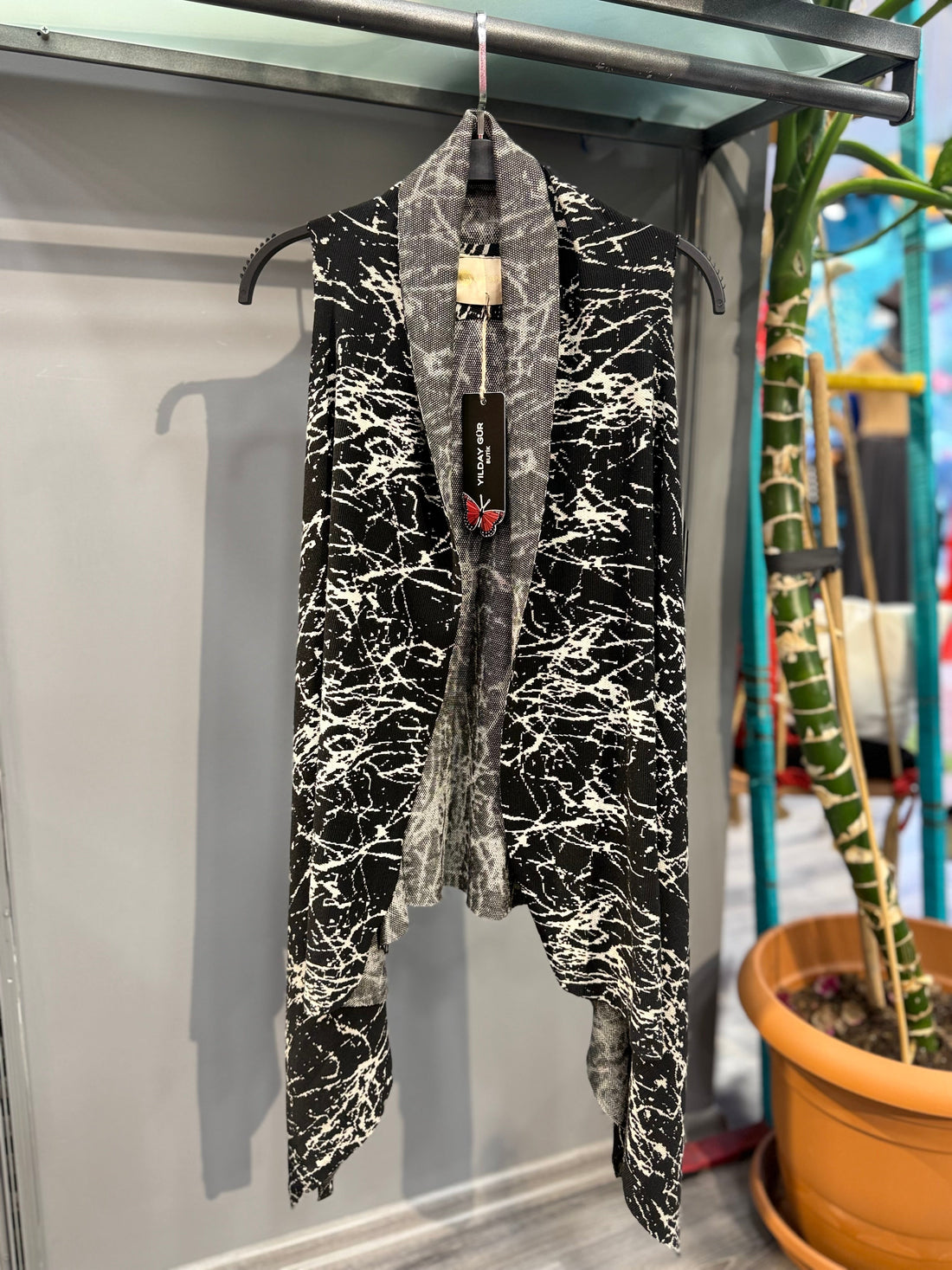 El Yapımı Desenli Asimetrik Kesim Yelek - Sanatsal Tasarım Butik Yelek Yelek butik bohem giyim – Yılday Gür Butik Üsküdar Emaar