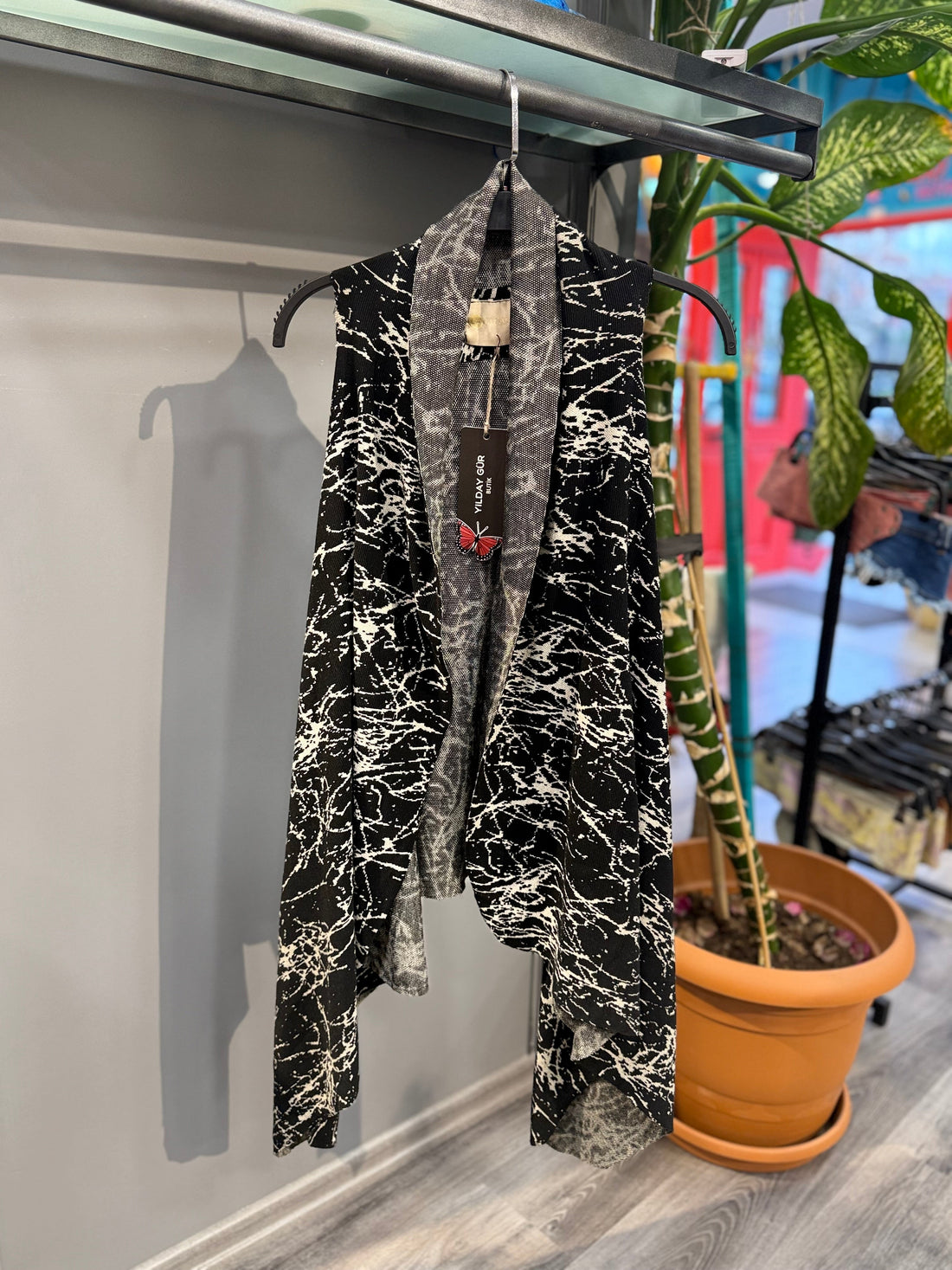 El Yapımı Desenli Asimetrik Kesim Yelek - Sanatsal Tasarım Butik Yelek Yelek butik bohem giyim – Yılday Gür Butik Üsküdar Emaar