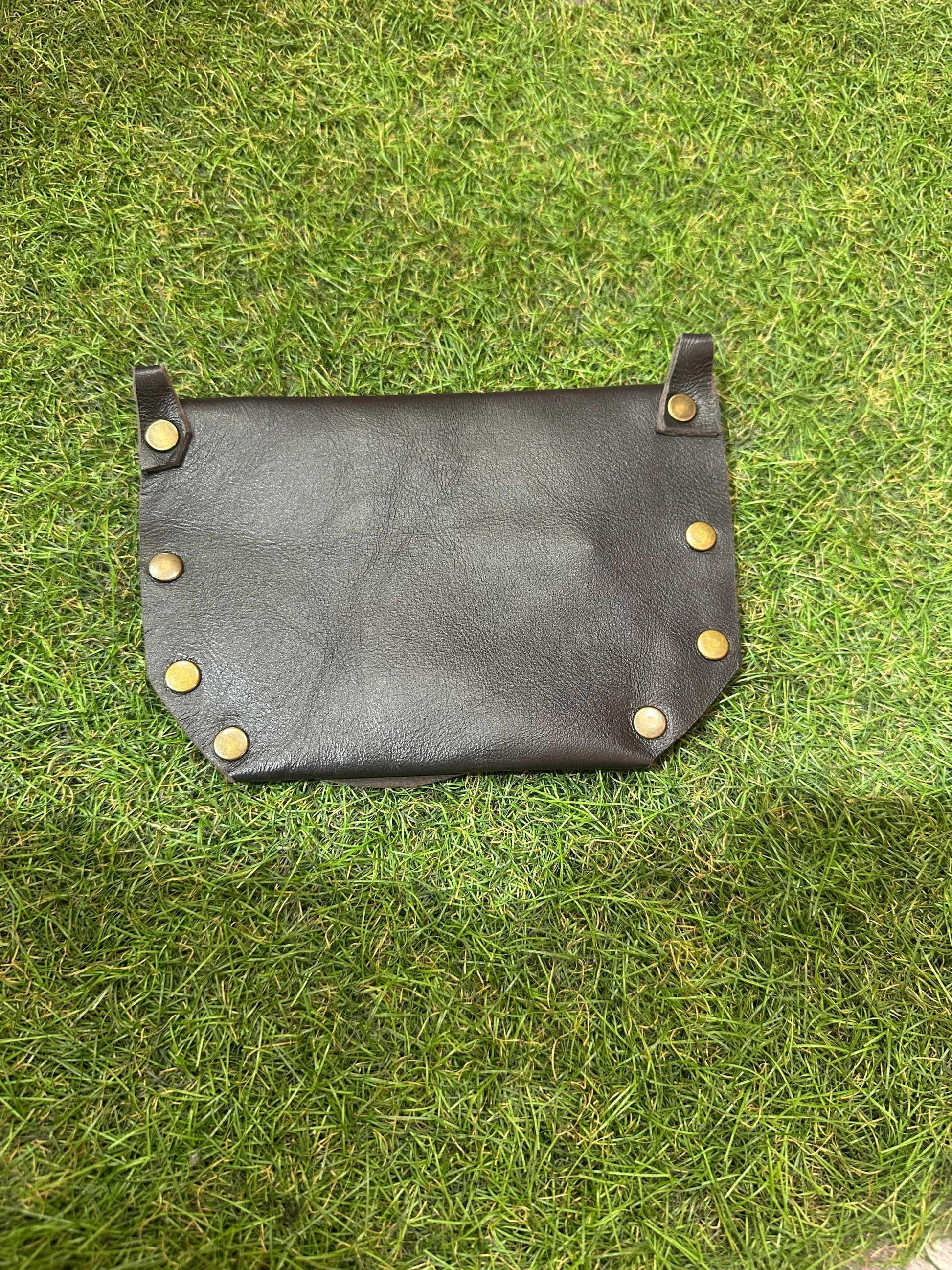 El Yapımı Hakiki Deri Kemer Cebi - Kahverengi Bohem Bel Aksesuarı Aksesuar > Kemer butik bohem giyim – Yılday Gür Butik Üsküdar Emaar