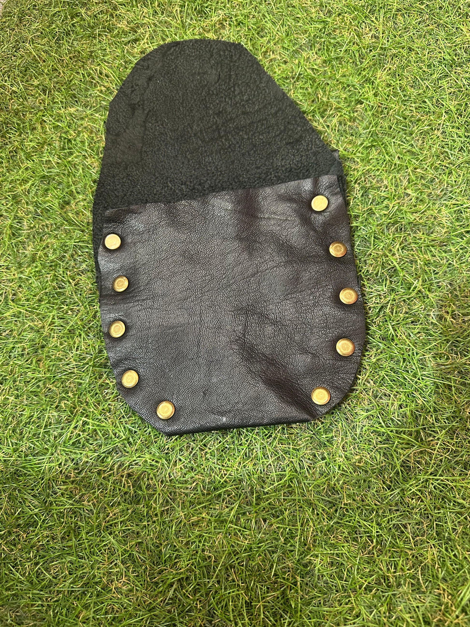 El Yapımı Hakiki Deri Kemer Cebi - Siyah Bohem Bel Aksesuarı Aksesuar > Kemer butik bohem giyim – Yılday Gür Butik Üsküdar Emaar