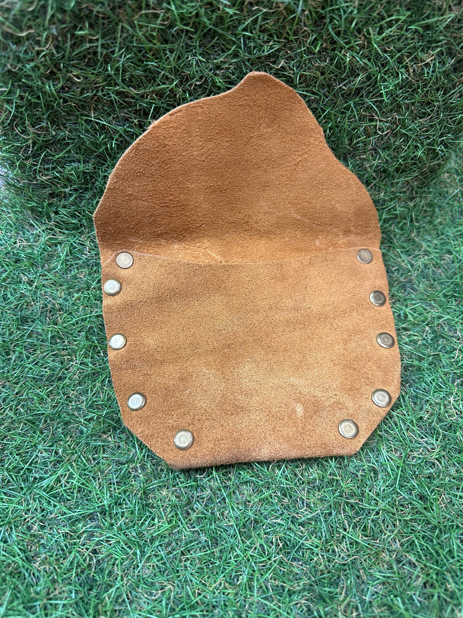 El Yapımı Nubuk Deri Kemer Cebi - Taba Rengi Bohem Bel Cüzdanı Aksesuar > Kemer butik bohem giyim – Yılday Gür Butik Üsküdar Emaar