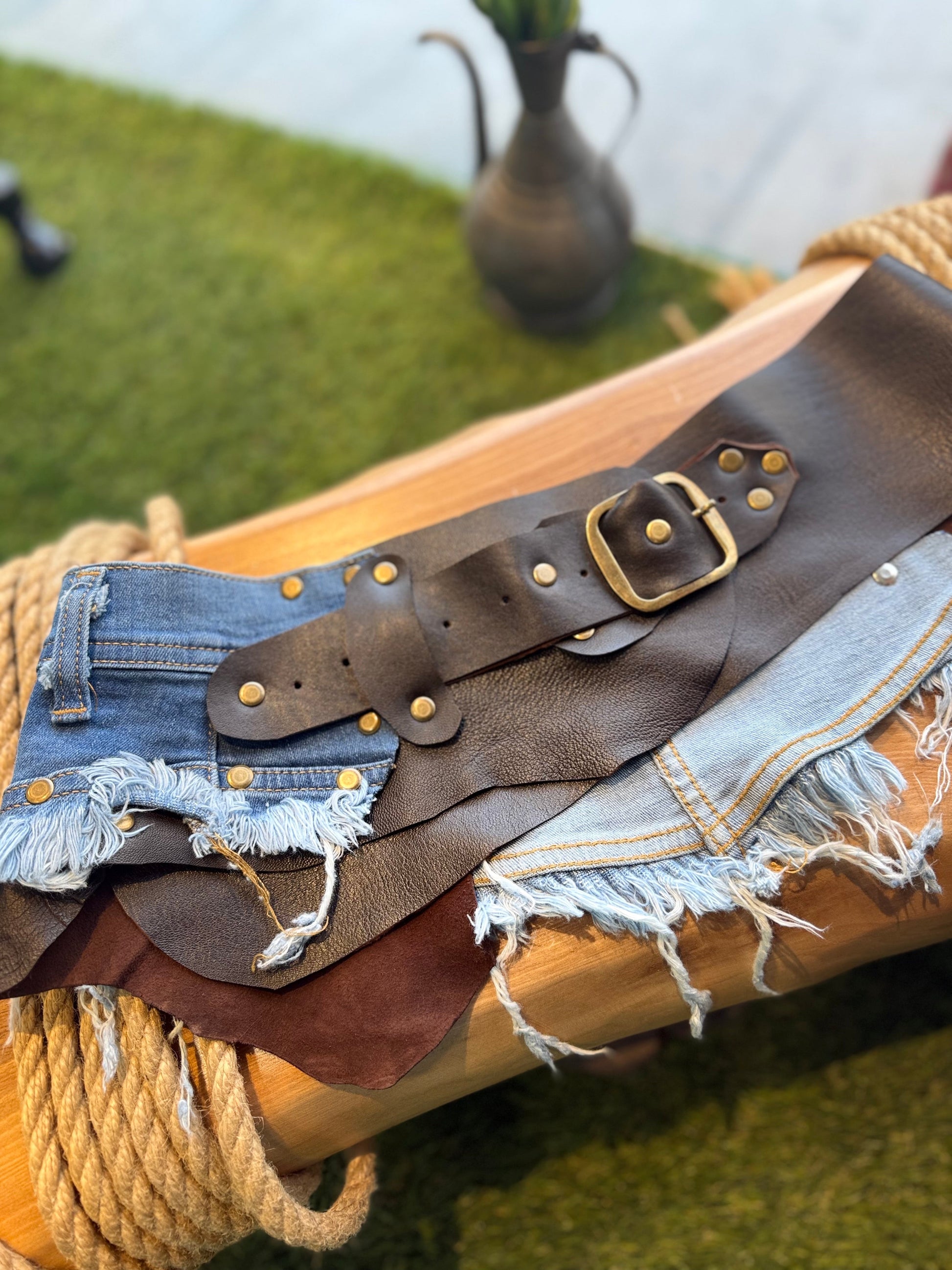 Elowen Kot Detaylı Kahverengi Deri Kemer - Denim Garnili Tasarım Bel Kemeri – Bohem Tarz Kadın Giyim Tasarım | Yılday Gür Butik