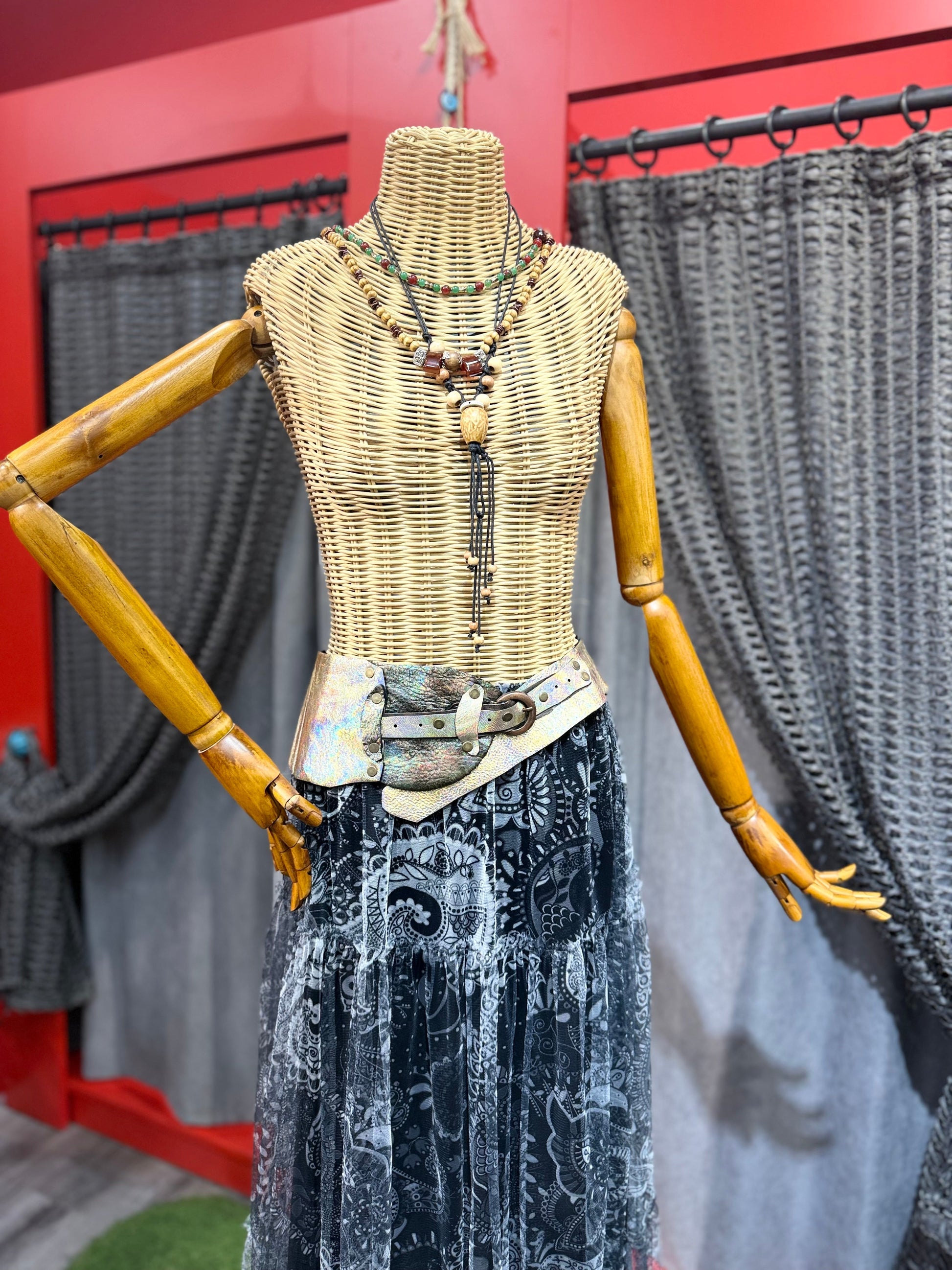 Giselle Deri Kemer | Pastel Efektli Hakiki Deri El Yapımı Bohem Bel Kemer Aksesuar > Kemer butik bohem giyim – Yılday Gür Butik Üsküdar Emaar