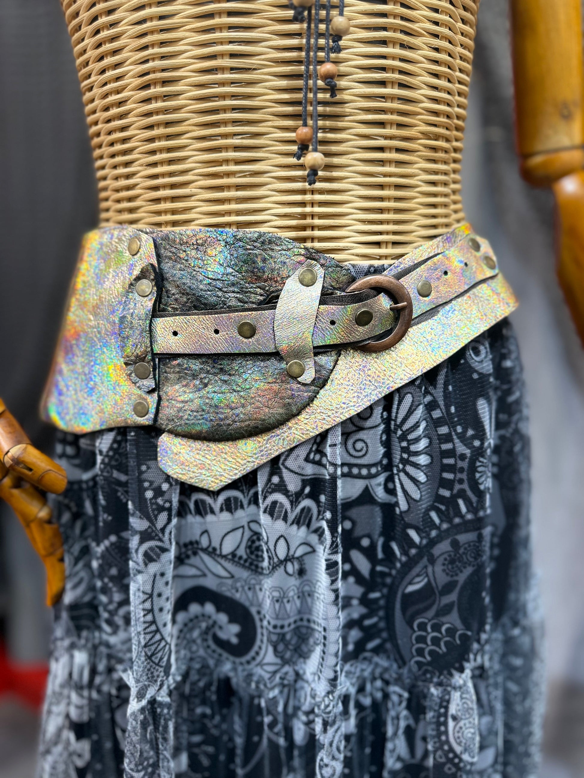 Giselle Deri Kemer | Pastel Efektli Hakiki Deri El Yapımı Bohem Bel Kemer Aksesuar > Kemer butik bohem giyim – Yılday Gür Butik Üsküdar Emaar