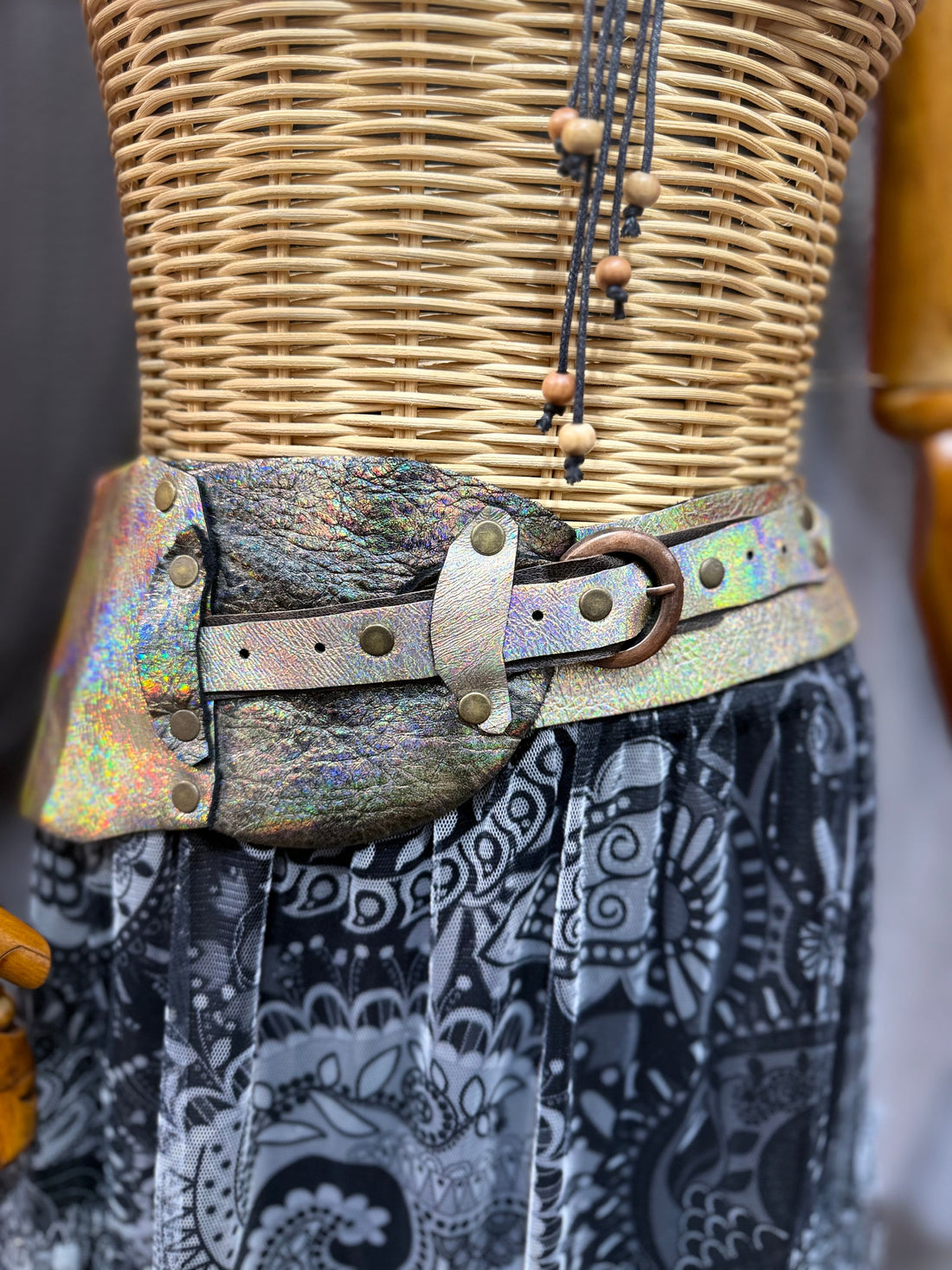 Giselle Deri Kemer | Pastel Efektli Hakiki Deri El Yapımı Bohem Bel Kemer Aksesuar > Kemer butik bohem giyim – Yılday Gür Butik Üsküdar Emaar