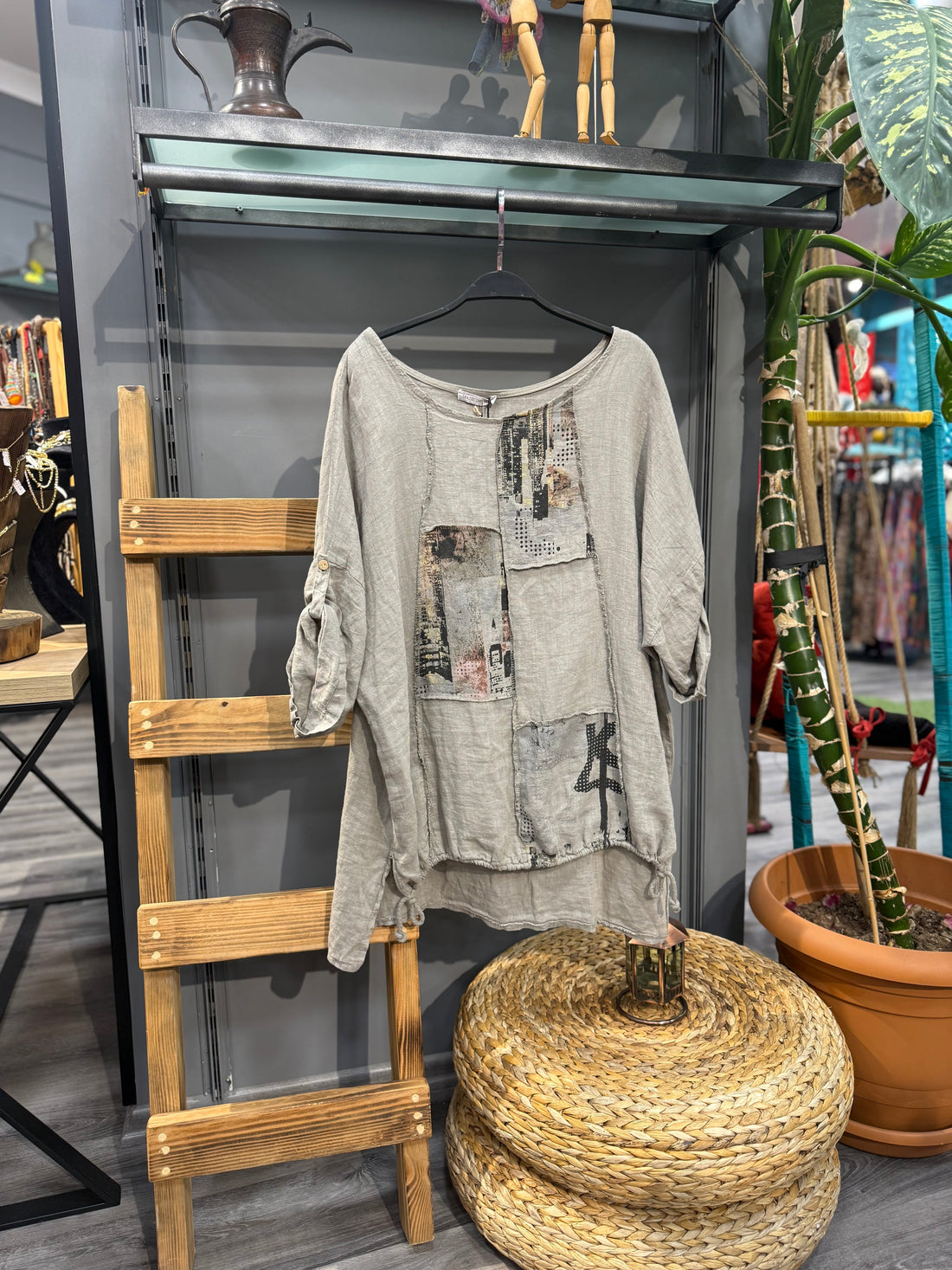 Grafik Desenli Baskılı Keten Bluz - Taş Tonlu Bohem Üst Giyim > Bluzlar butik bohem giyim – Yılday Gür Butik Üsküdar Emaar