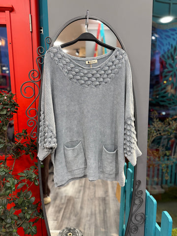 Gri Cep Detaylı Ajurlu Yaka Triko Kazak Giyim > Üst Giyim > Kazak & Hırka > Kazak butik bohem giyim – Yılday Gür Butik Üsküdar Emaar