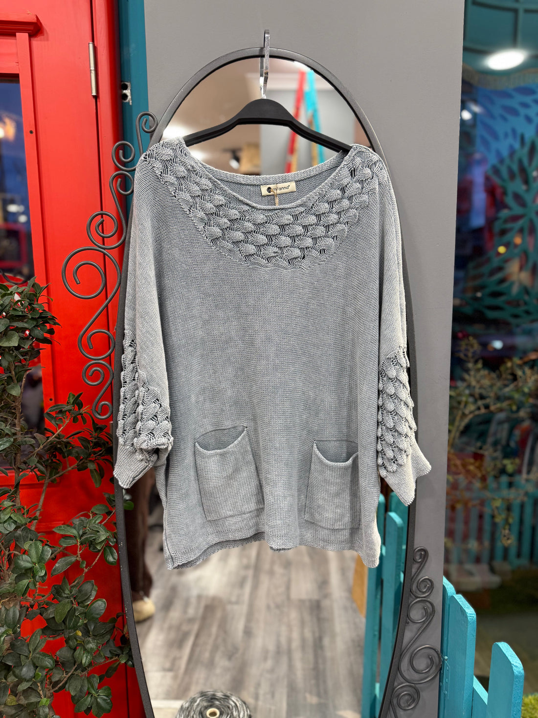 Gri Cep Detaylı Ajurlu Yaka Triko Kazak Giyim > Üst Giyim > Kazak & Hırka > Kazak butik bohem giyim – Yılday Gür Butik Üsküdar Emaar