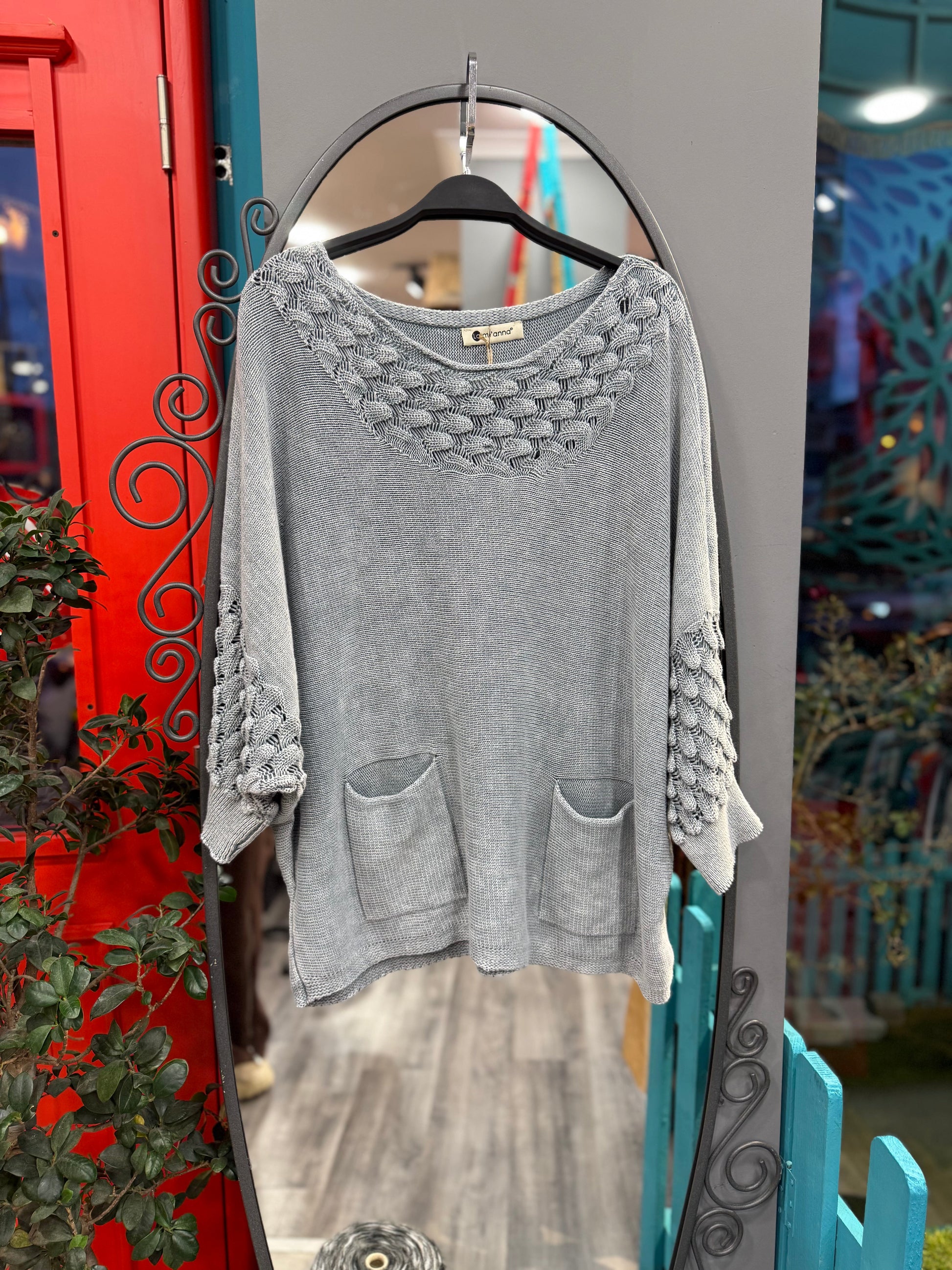 Gri Cep Detaylı Ajurlu Yaka Triko Kazak Giyim > Üst Giyim > Kazak & Hırka > Kazak butik bohem giyim – Yılday Gür Butik Üsküdar Emaar