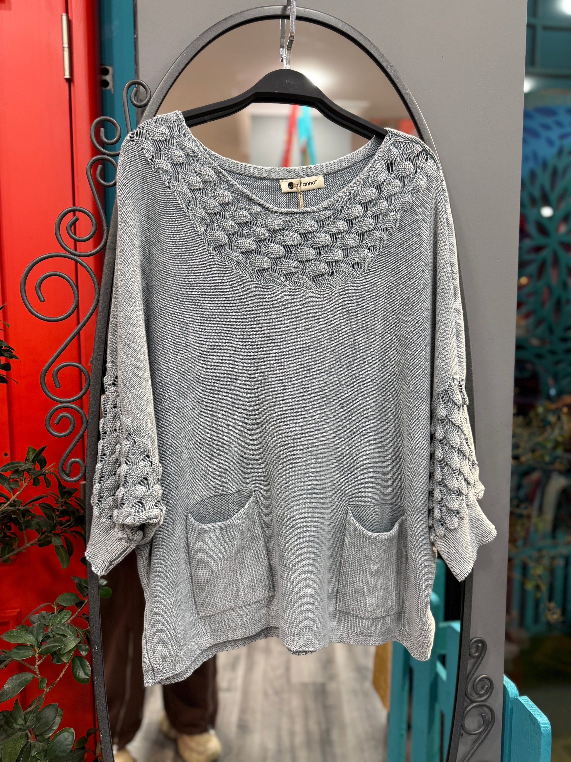 Gri Cep Detaylı Ajurlu Yaka Triko Kazak Giyim > Üst Giyim > Kazak & Hırka > Kazak butik bohem giyim – Yılday Gür Butik Üsküdar Emaar