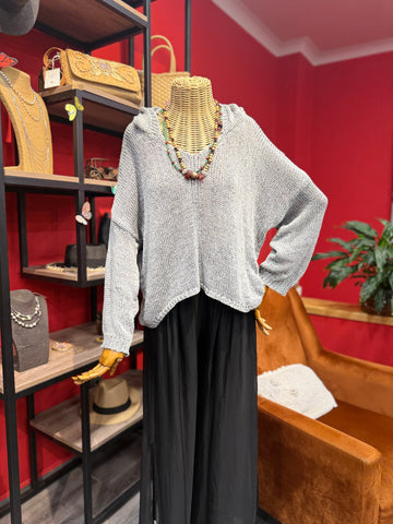 Gri Kapüşonlu Salaş Triko Kazak Giyim > Üst Giyim > Kazak & Hırka > Kazak butik bohem giyim – Yılday Gür Butik Üsküdar Emaar