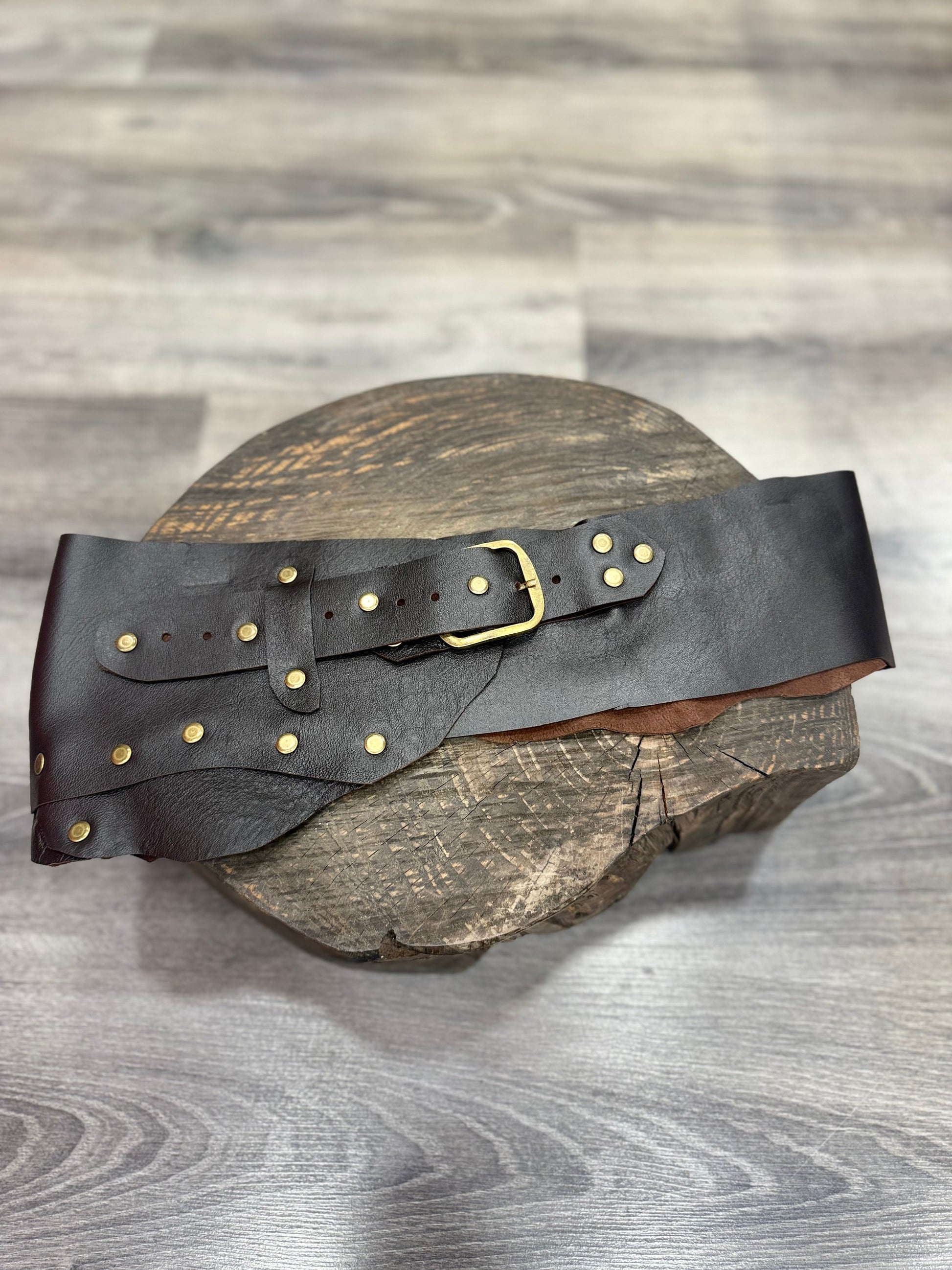 Gunner Hakiki Deri El Yapımı Western Kemer – Antrasit Aksesuar > Kemer butik bohem giyim – Yılday Gür Butik Üsküdar Emaar