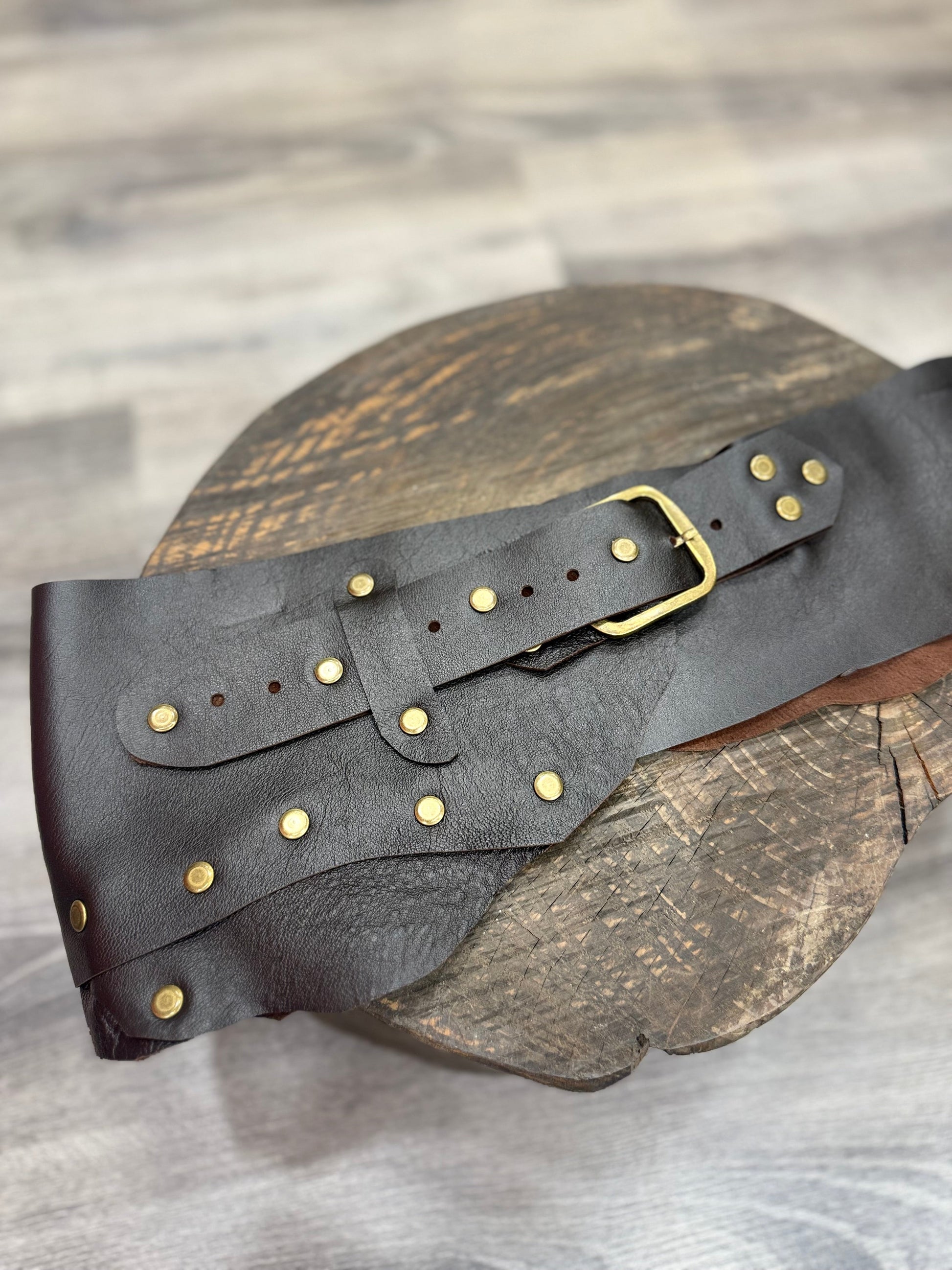 Gunner Hakiki Deri El Yapımı Western Kemer – Antrasit Aksesuar > Kemer butik bohem giyim – Yılday Gür Butik Üsküdar Emaar