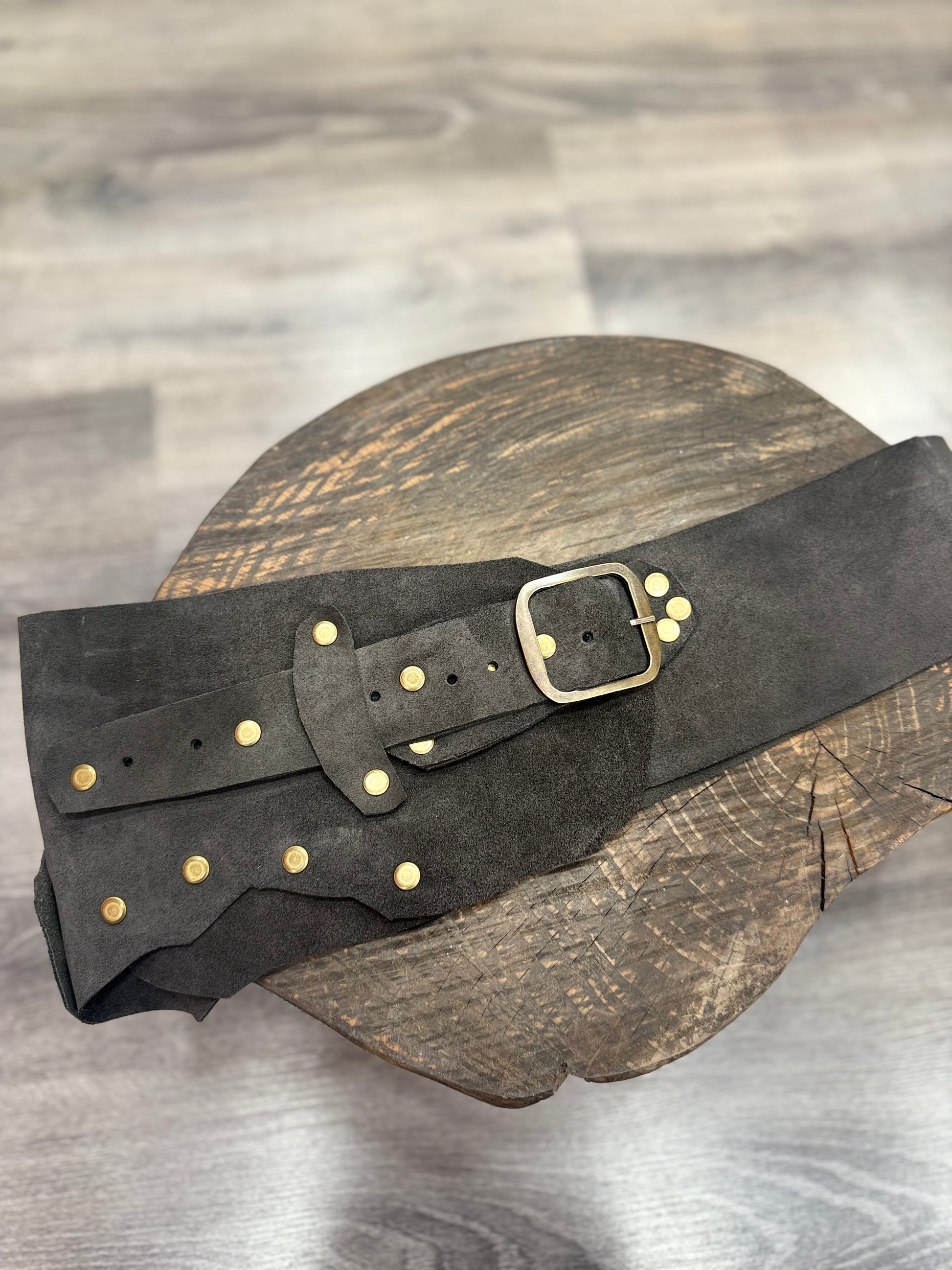 Harlan Nubuk Hakiki Deri El Yapımı Western Kemer – Koyu Kahverengi Aksesuar > Kemer butik bohem giyim – Yılday Gür Butik Üsküdar Emaar